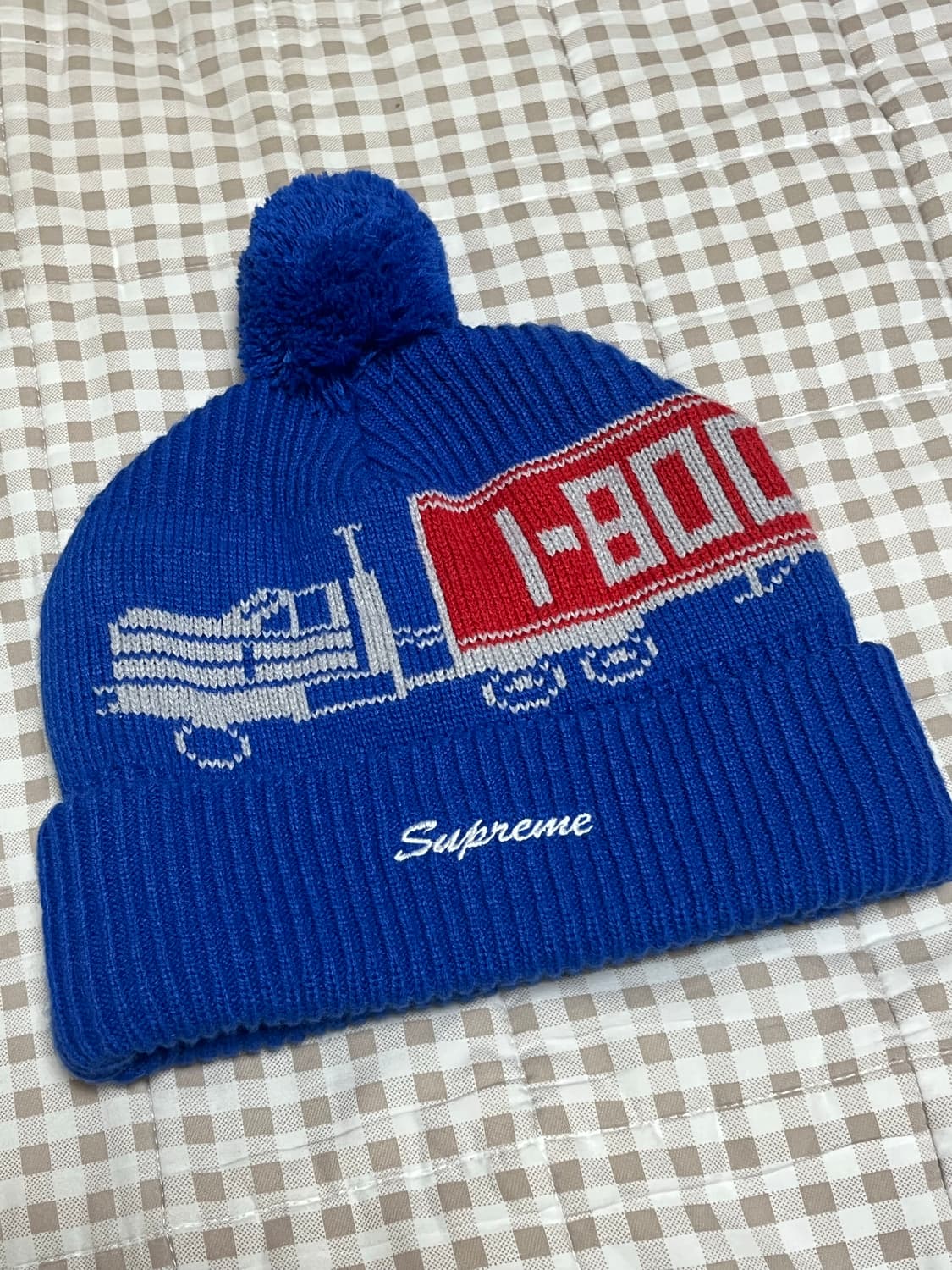 슈프림 방울 비니 상품이미지1