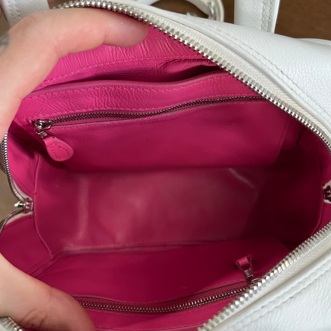 발렌시아가 트라이앵글 스퀘어백 XS 상품이미지6