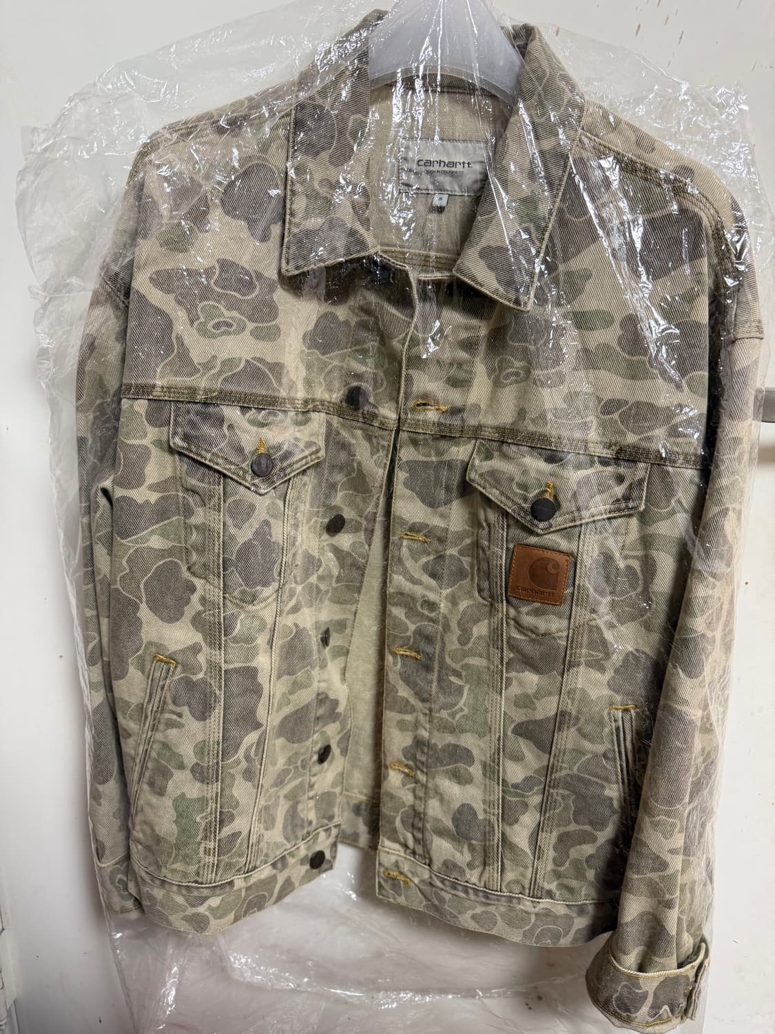 칼하트 WIP 덕 헬스턴 자켓 카모 덕 블랙 블리치드 상품이미지1