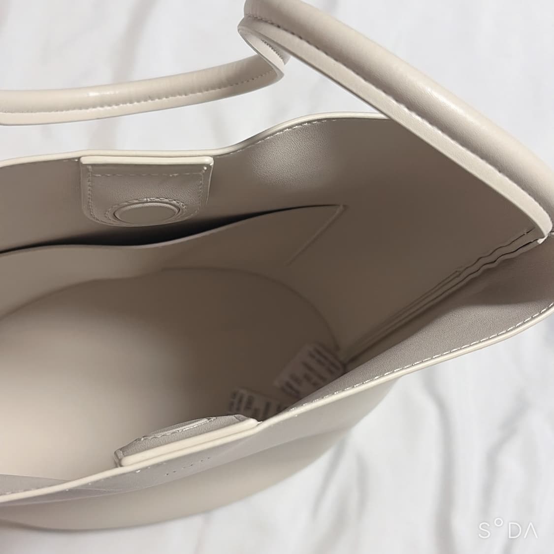 로서울 미디엄 머그 숄더백 아이보리 상품이미지7