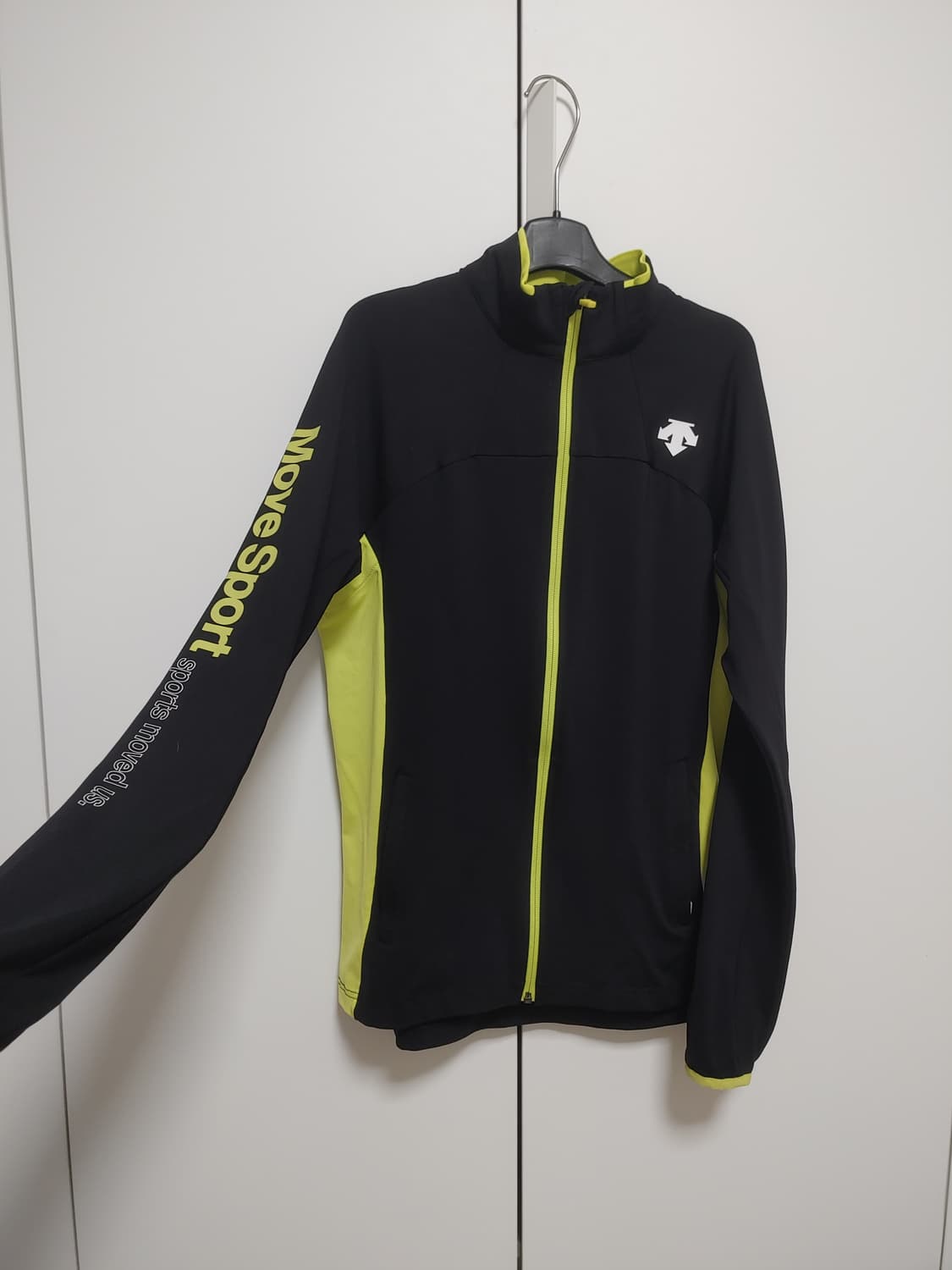 데상트  남성 기능성  러닝 자켓-L사이즈 상품이미지3