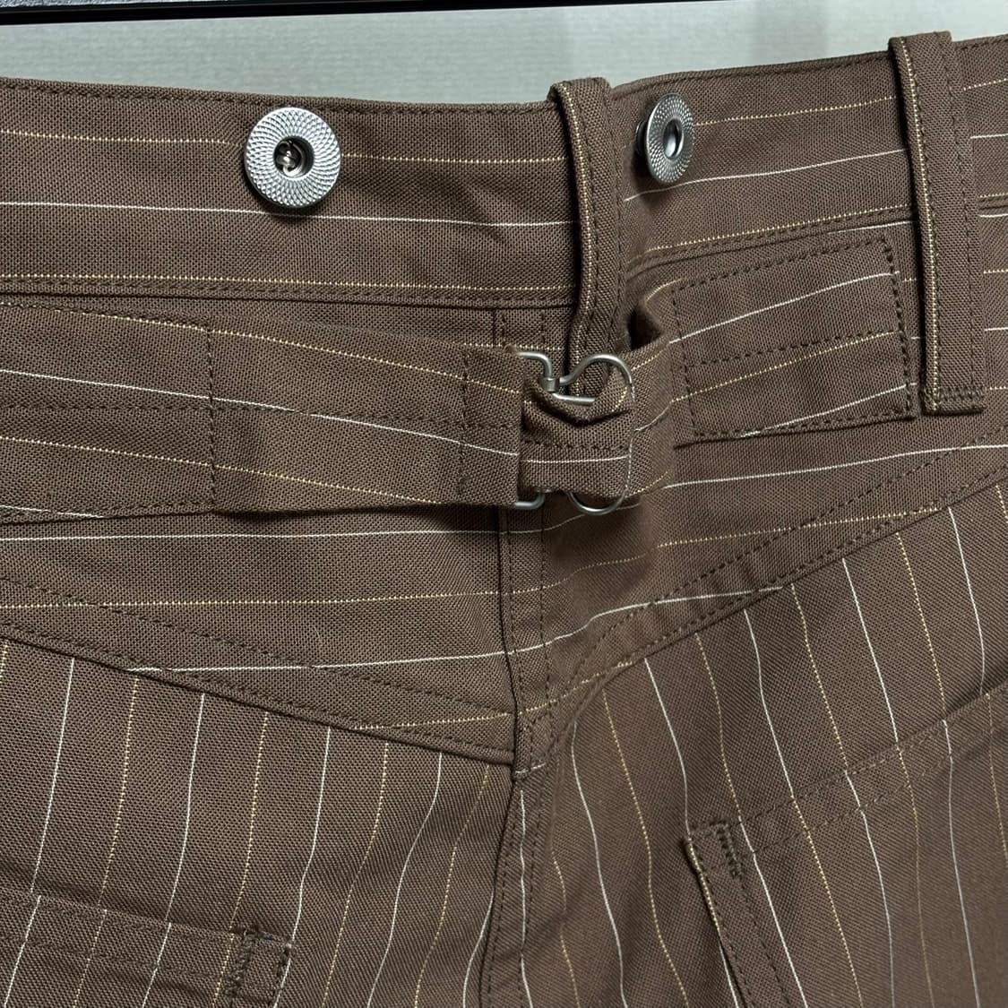 타이가 타카하시 lot 209 버클 백 트라우저 브라운 스트라이프 상품이미지3