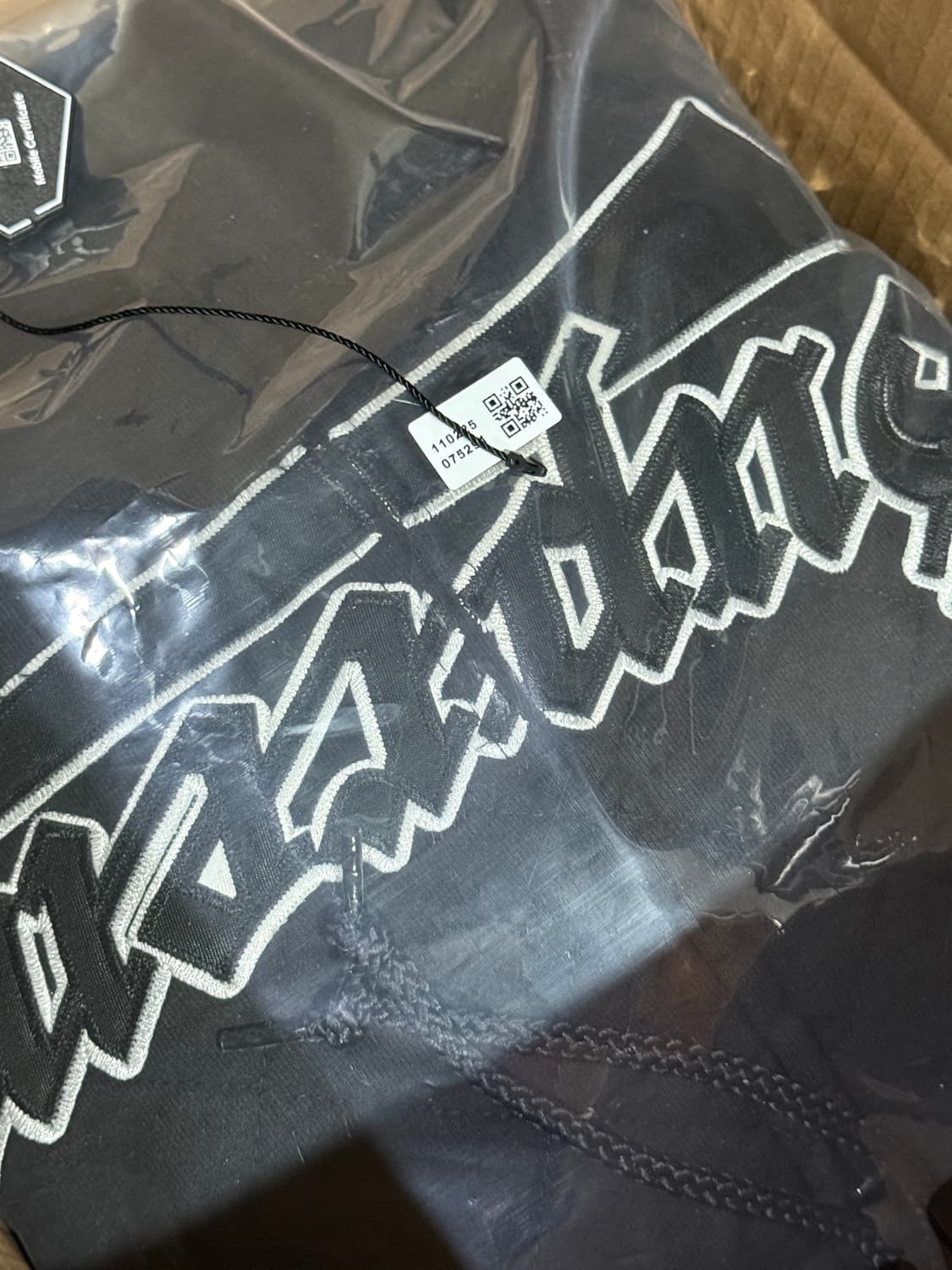 슈프림 퀼티드 집업 후드 스웨트셔츠 블랙 - 25FW 상품이미지3