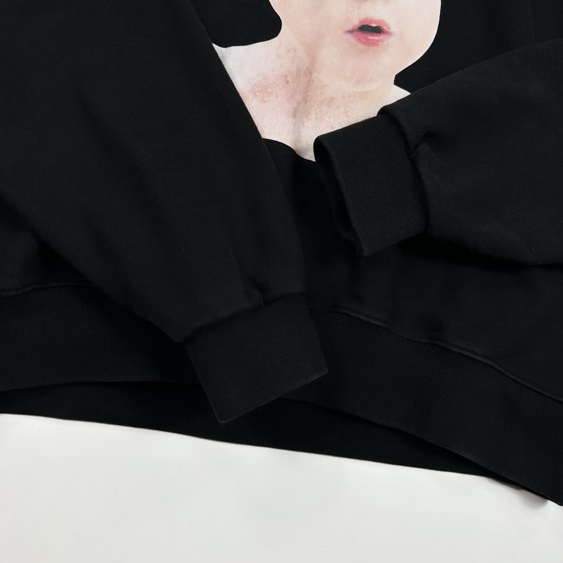 아크메드라비 베이비페이스 프린팅 후드티 블랙 2사이즈 상품이미지5