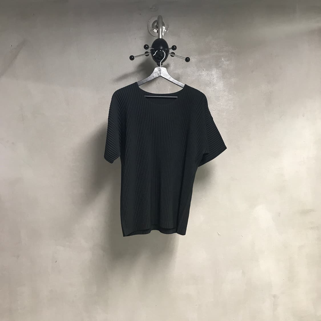 옴므 플리세 블랙 티셔츠 3 상품이미지1