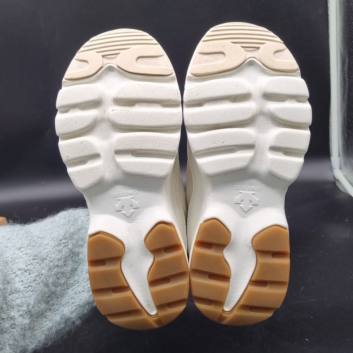 데상트 몬스터로이  여성 운동화 240 상품이미지3