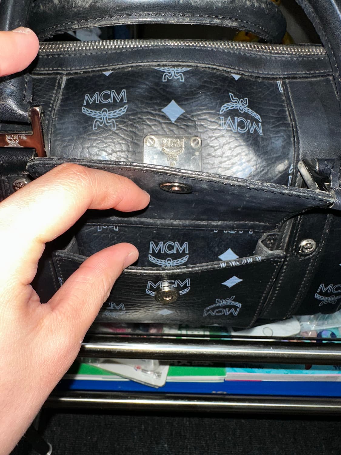 MCM 블랙 로고 보스턴백 상품이미지3