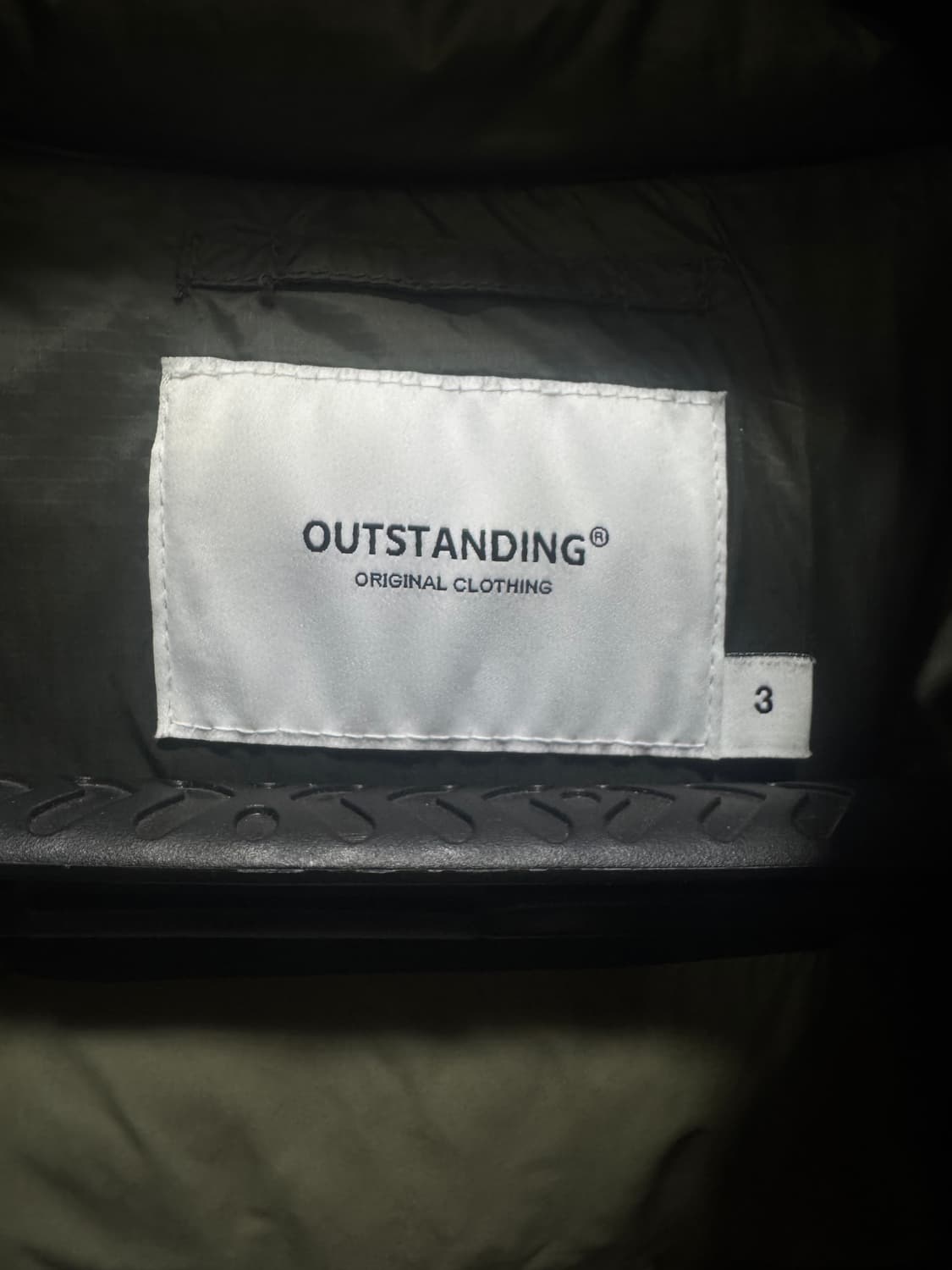 아웃스탠딩 카라코람 패딩 올리브 색상 상품이미지5