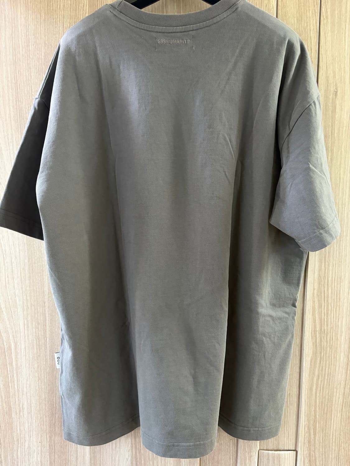 999휴머니티 반팔 차콜 상품이미지2