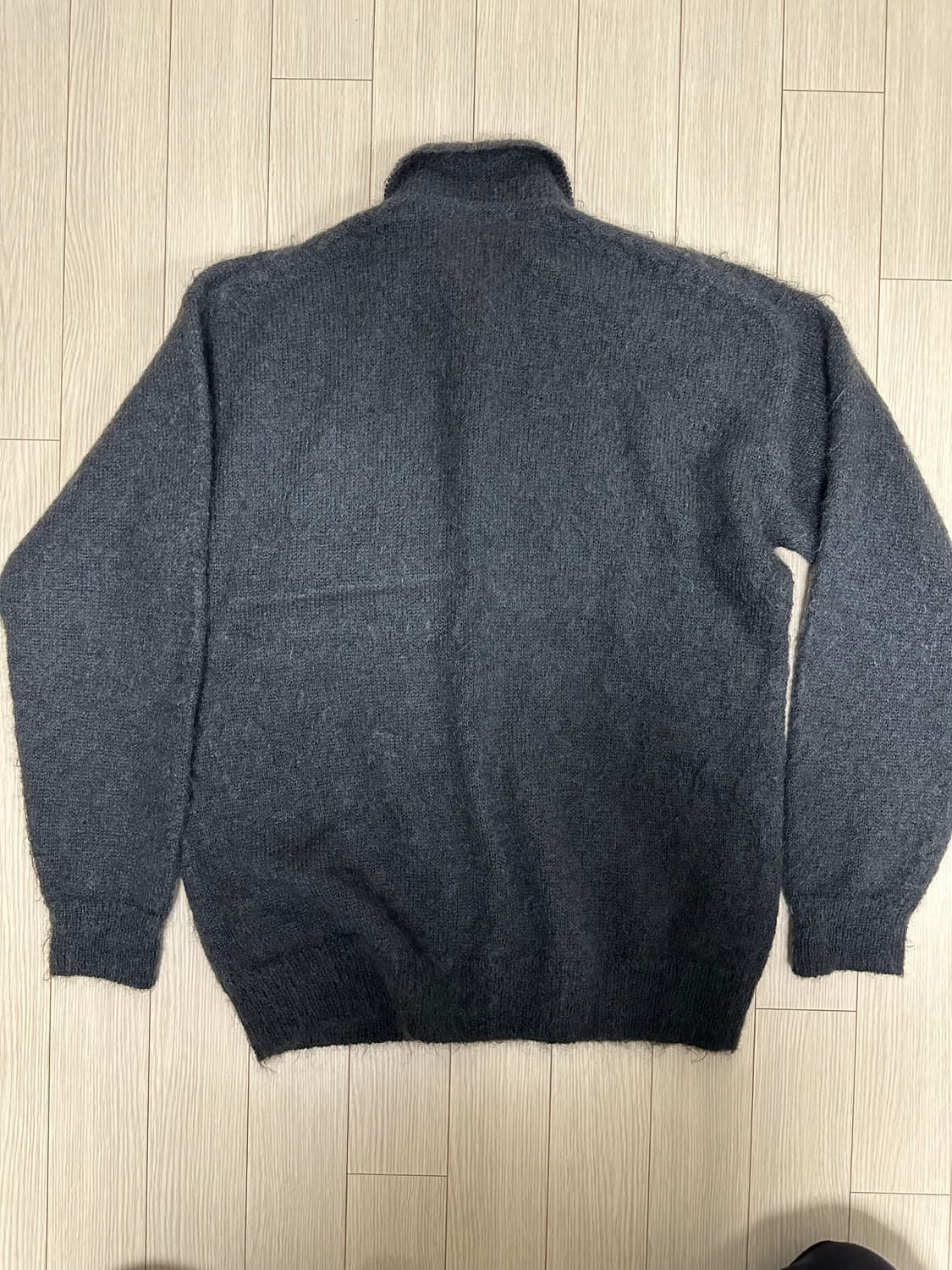 오라리 브러시드 수퍼 키드 모헤어 블랜드 폴로 니트 - 잉크 블랙 상품이미지3