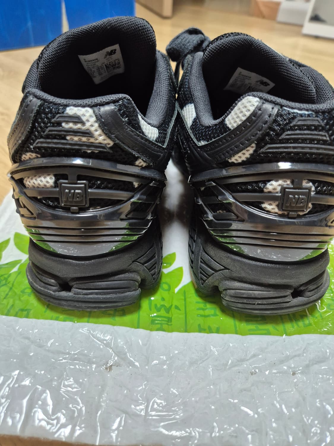 뉴발란스 1906R 폴카 닷 블랙 280 상품이미지3