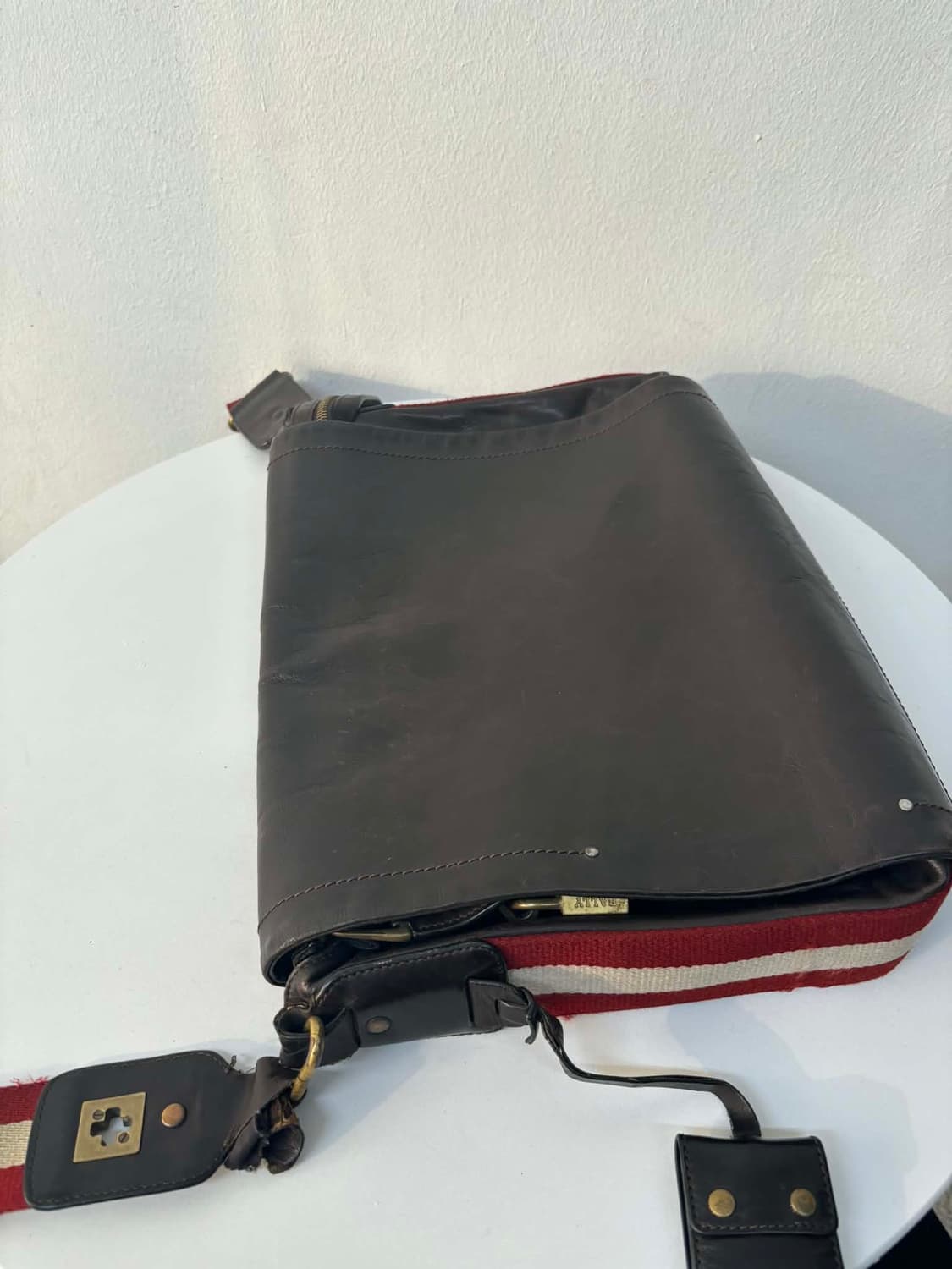 발리 소가죽 메신저 숄더 크로스백 상품이미지4