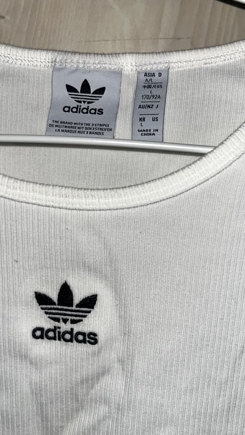 아디다스 에션셜 립 크롭 반팔 흰색 상품이미지3