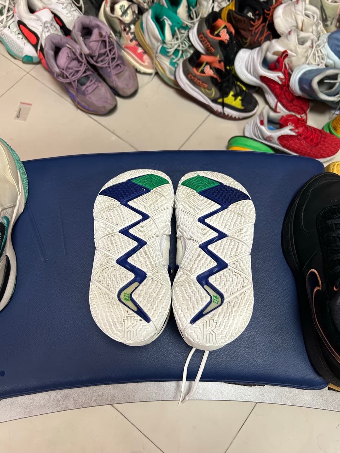 카이리 4 화이트 딥 로얄 블루 상품이미지3