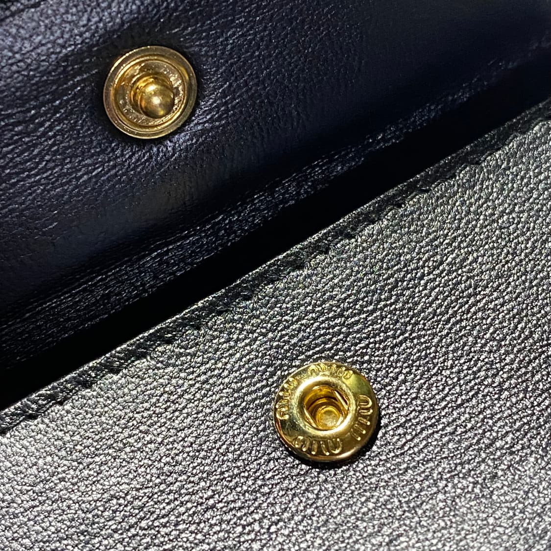 [정품] MIU MIU 미우미우 마테라쎄 나파레더 컴팩트 반지갑 상품이미지8