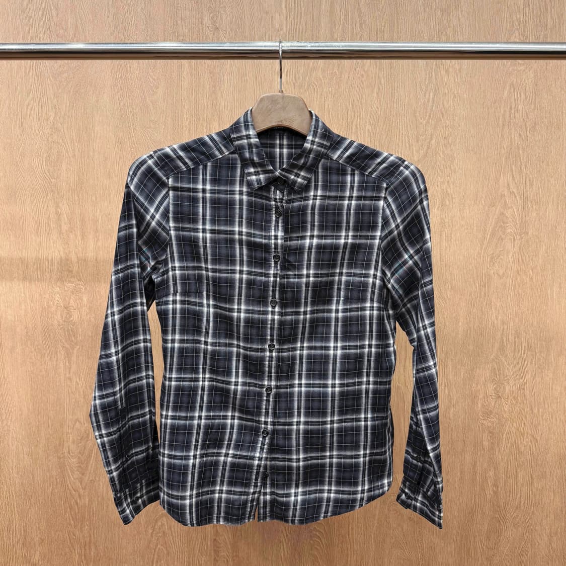 버버리 런던 클래식 체크 셔츠 버튼업 카라 패턴 디테일 슬림핏 블랙 상품이미지2