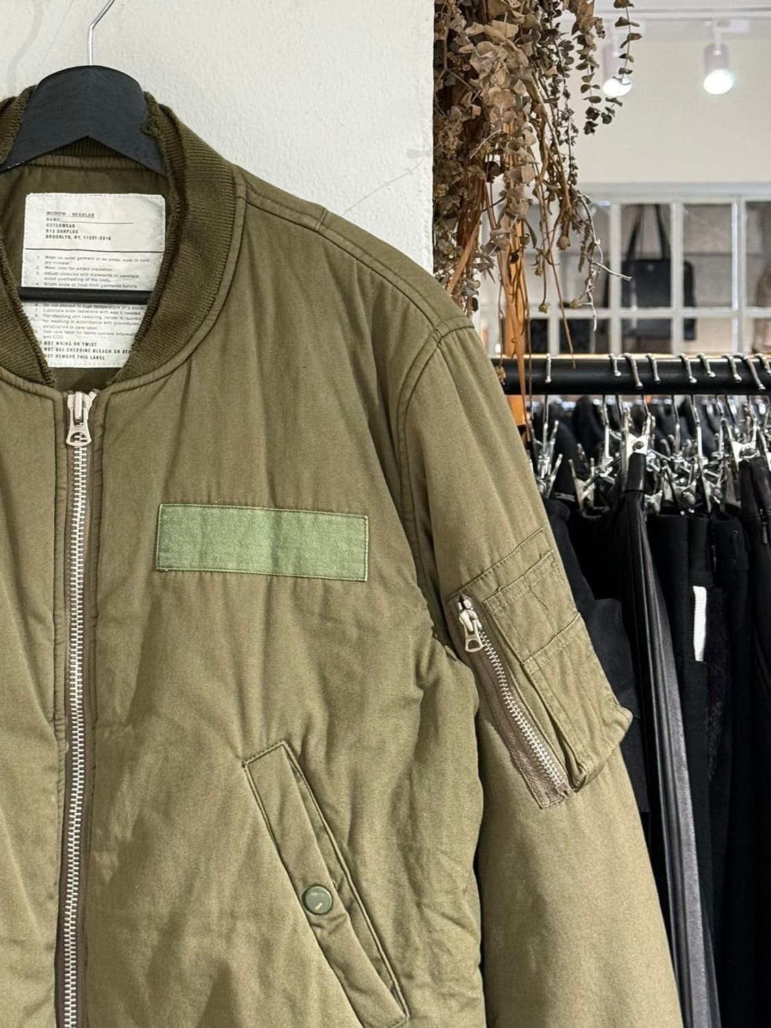 r13 카키 서플러스 디스트로이드 MA-1 봄버 자켓 상품이미지3