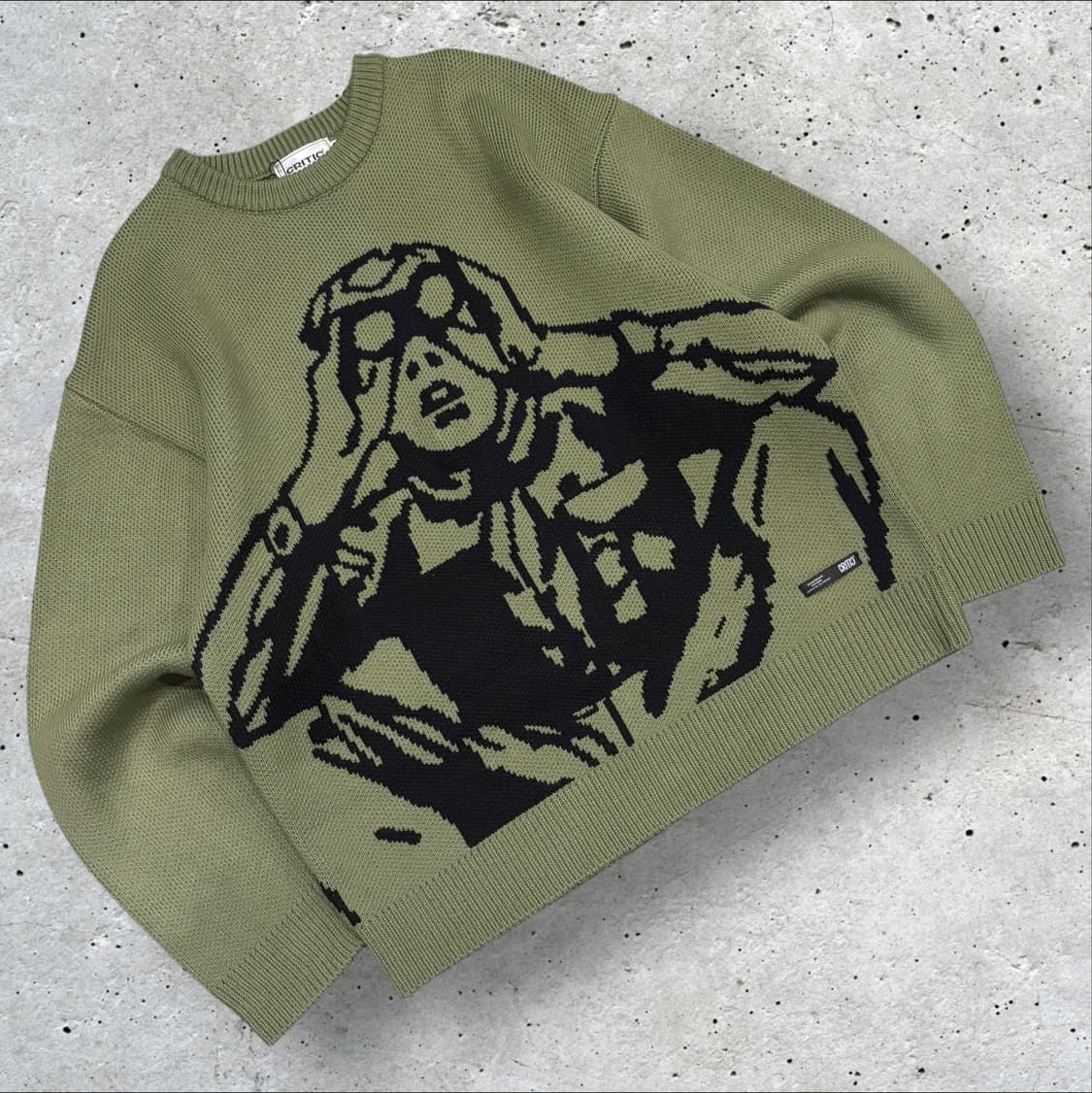 [L] 크리틱 스카웃보이 그래픽 니트 스웨터 카키 C281 상품이미지1