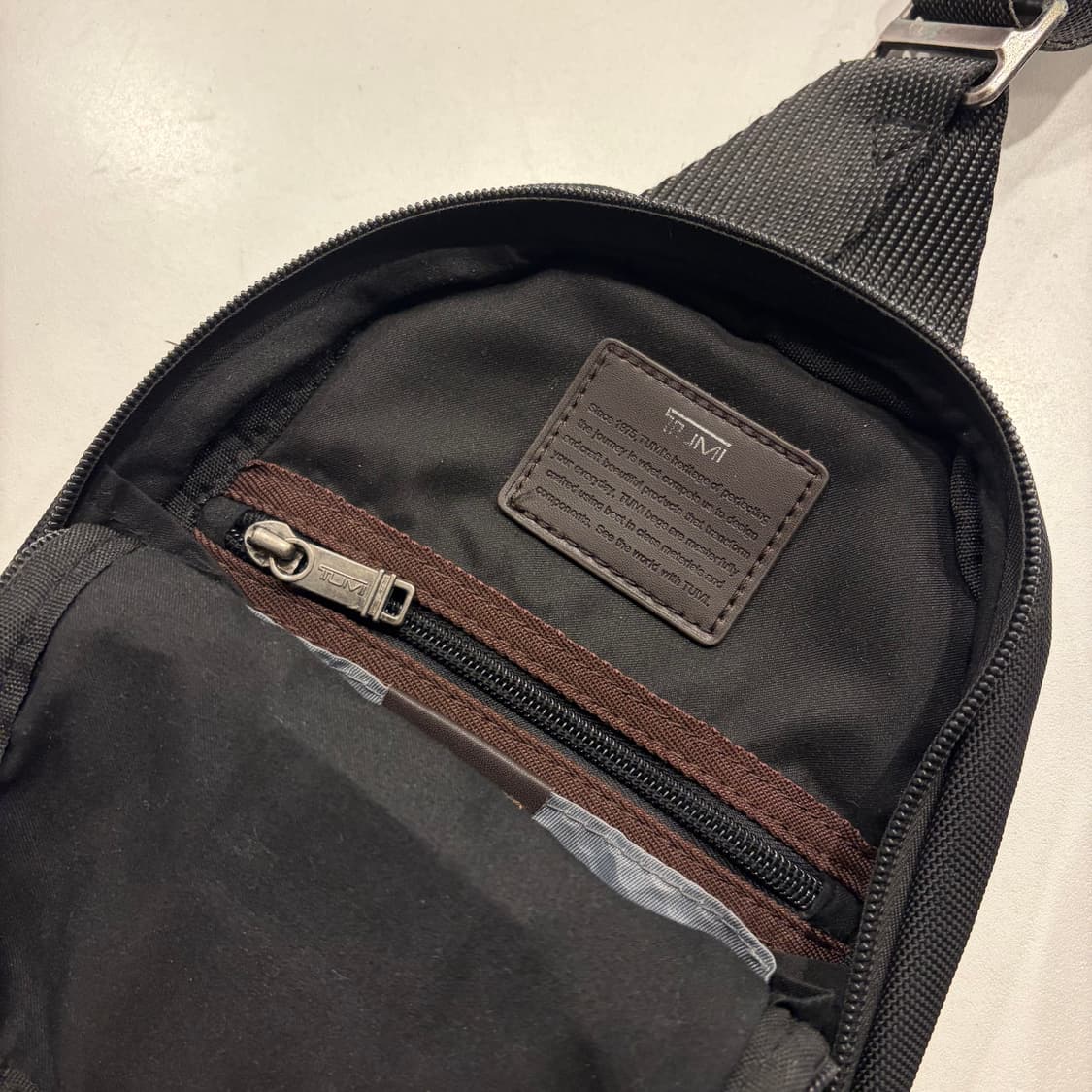 투미 TUMI 2WAY 검정색 슬링백 가방 상품이미지6