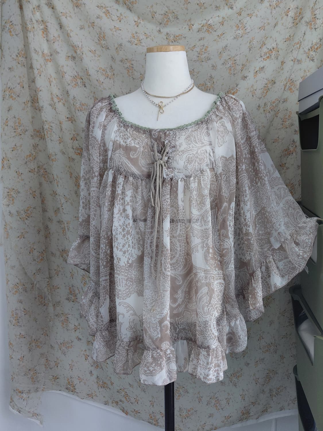 [히피룩] 페이즐리 패턴 시폰 블라우스 프릴 장식 상품이미지1