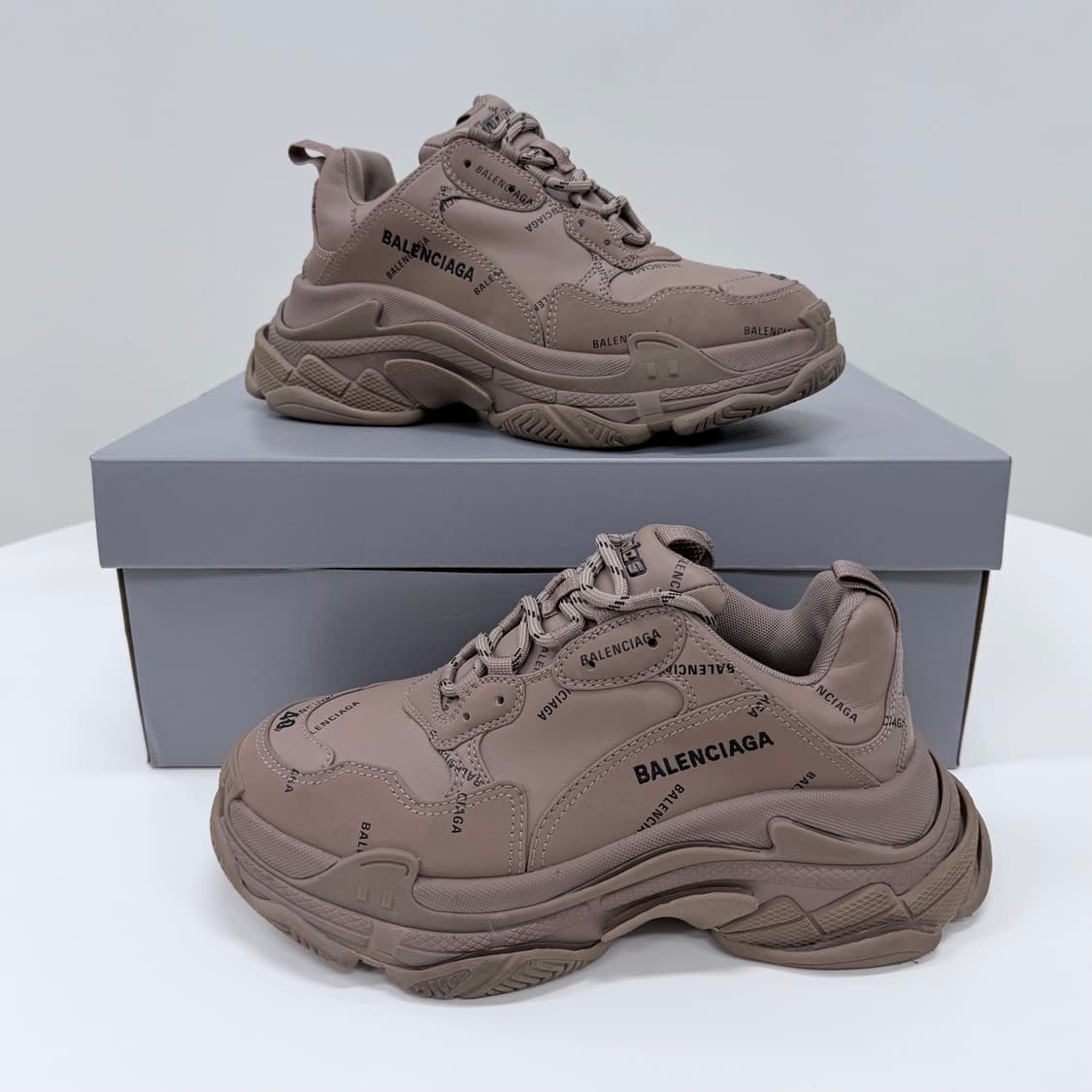 [S급/250] 발렌시아가 트리플 S 올 오버 로고 스니커즈 베이지 상품이미지2