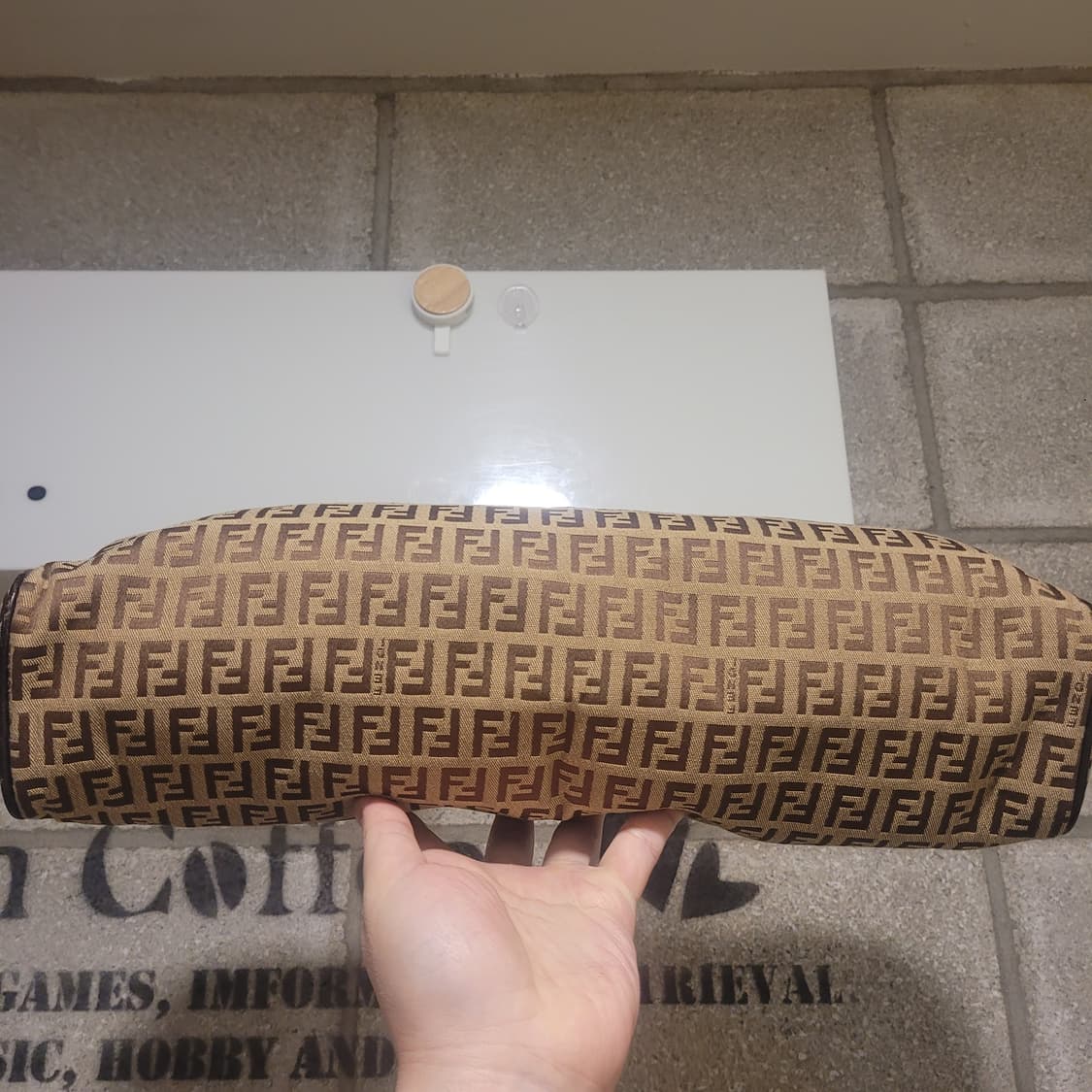 펜디 주카 캔버스 토트백 상품이미지4