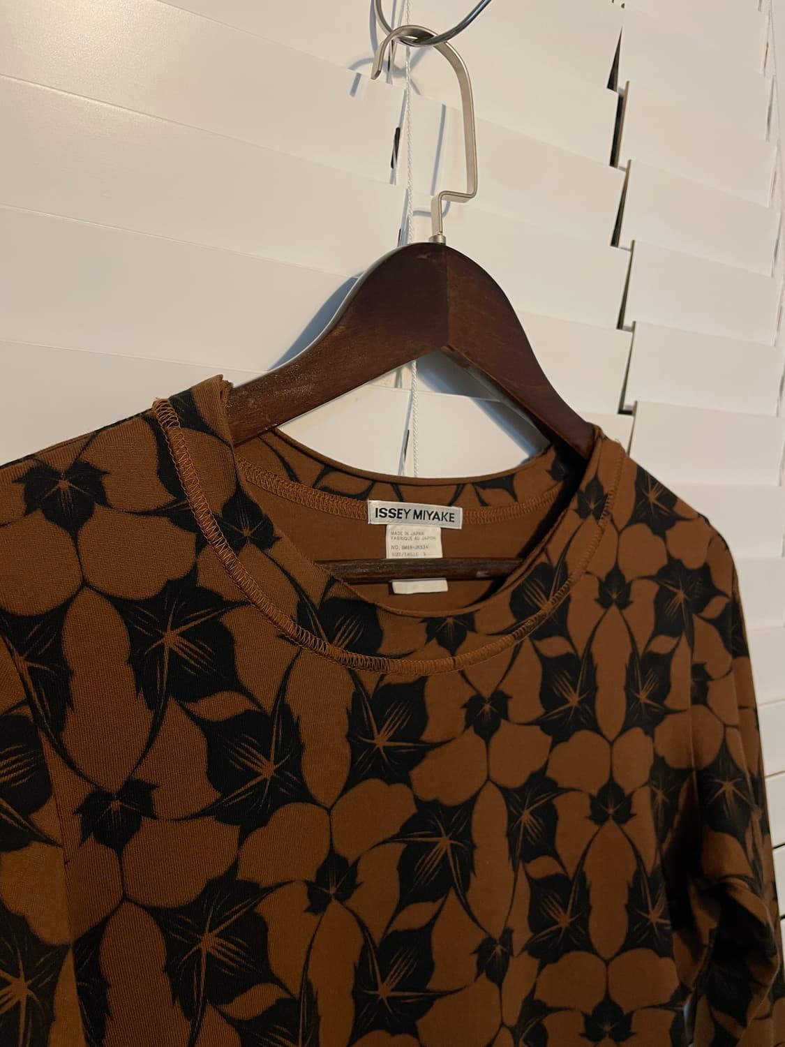 이세이미야케 다크 플라워 수트탑 상품이미지5
