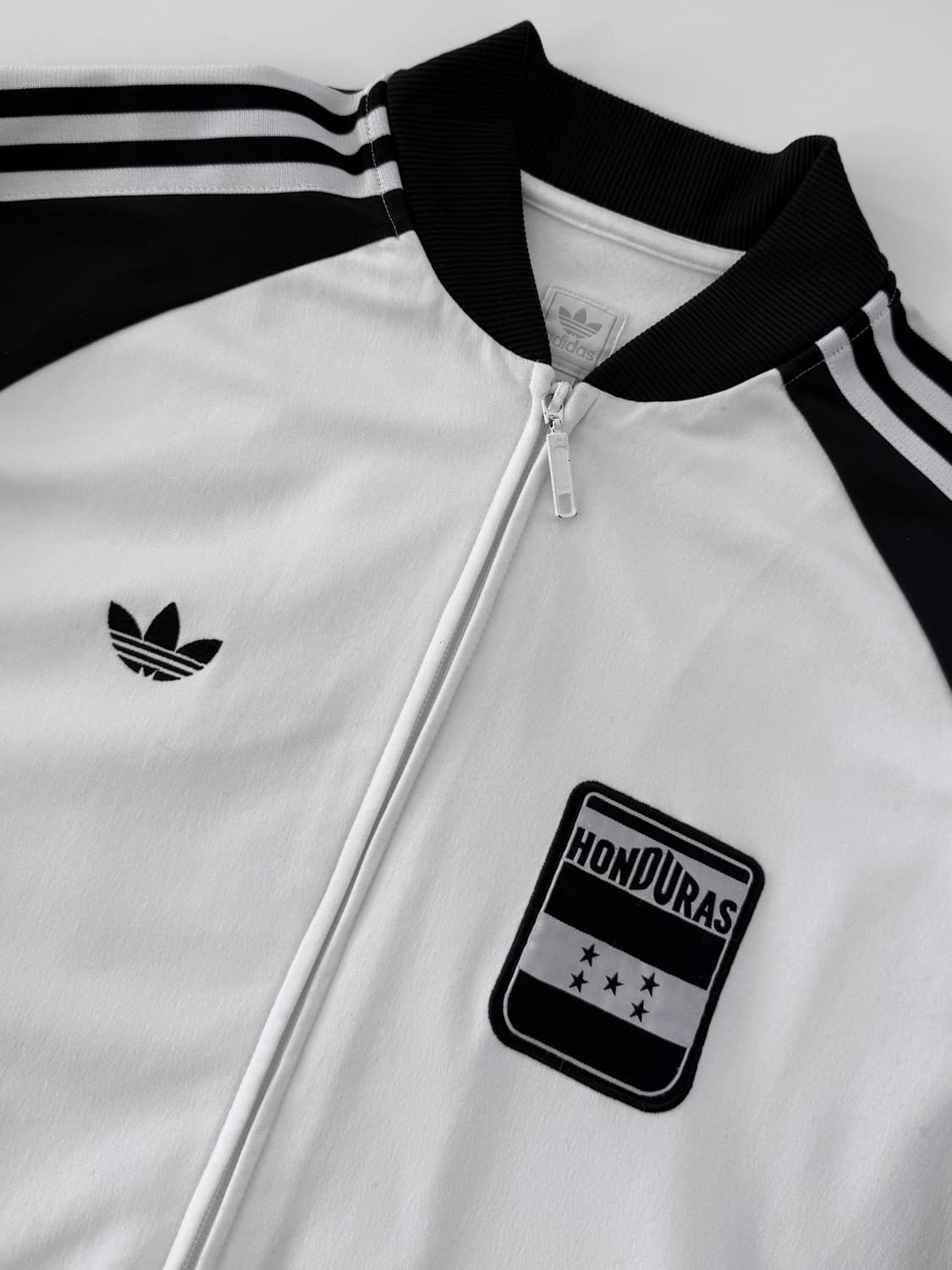 아디다스 루즈핏 흰검 배색 온두라스 파이어버드 트랙 져지 상품이미지2