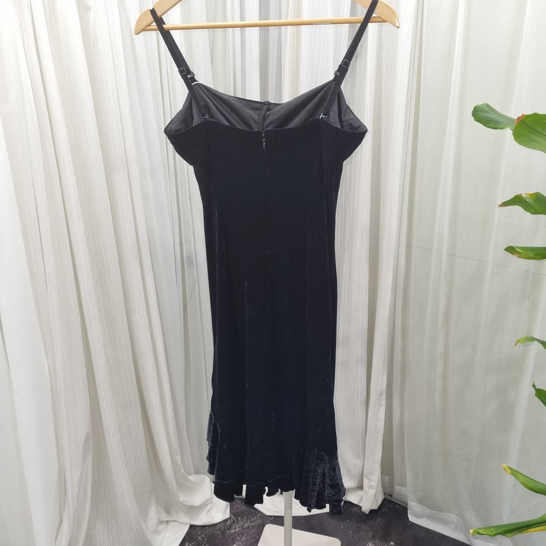 블랙 벨벳 프릴 미디 원피스 1824 상품이미지3