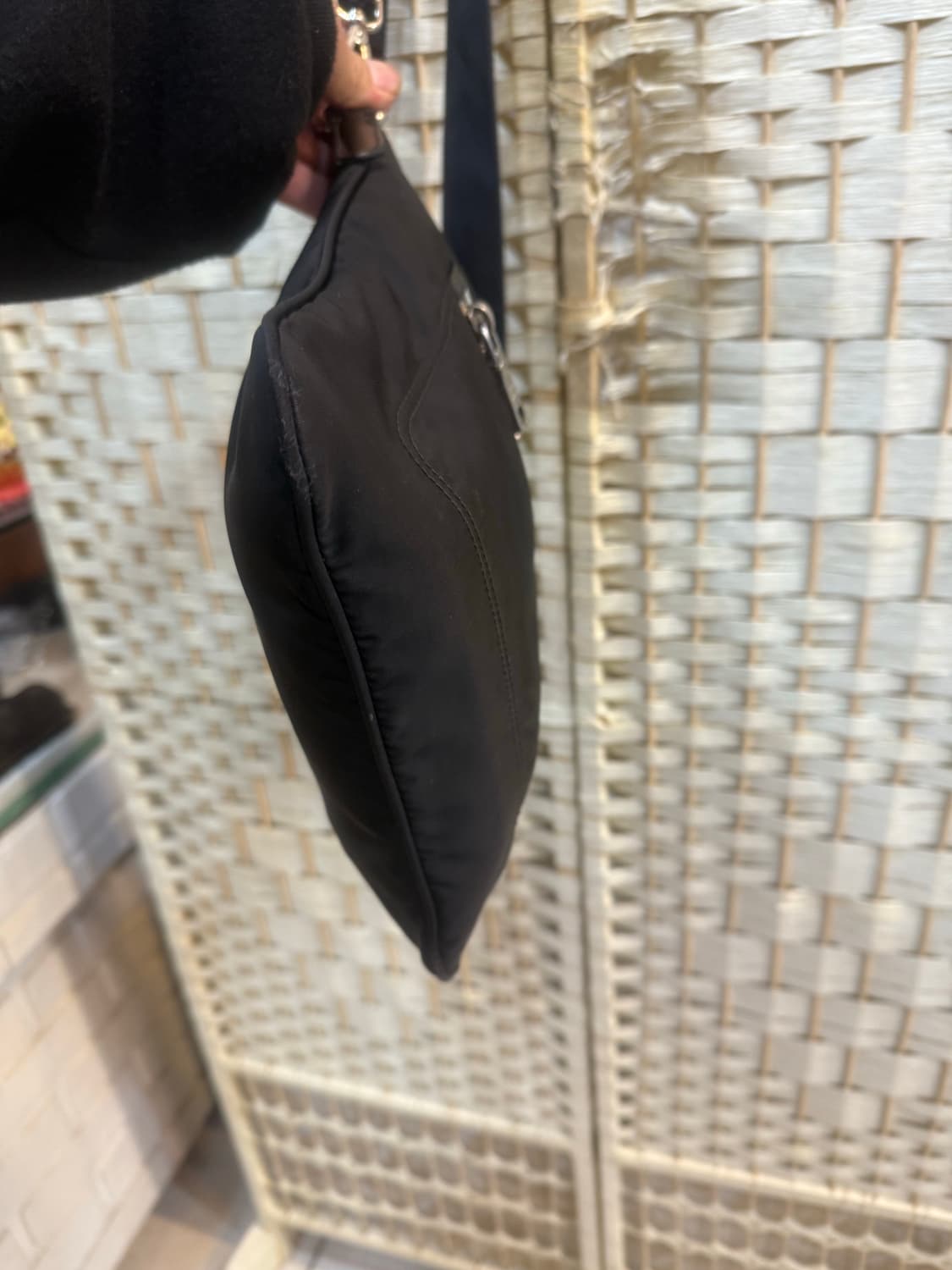 정품 프라다 나일론 크로스백 팝니다 상품이미지6