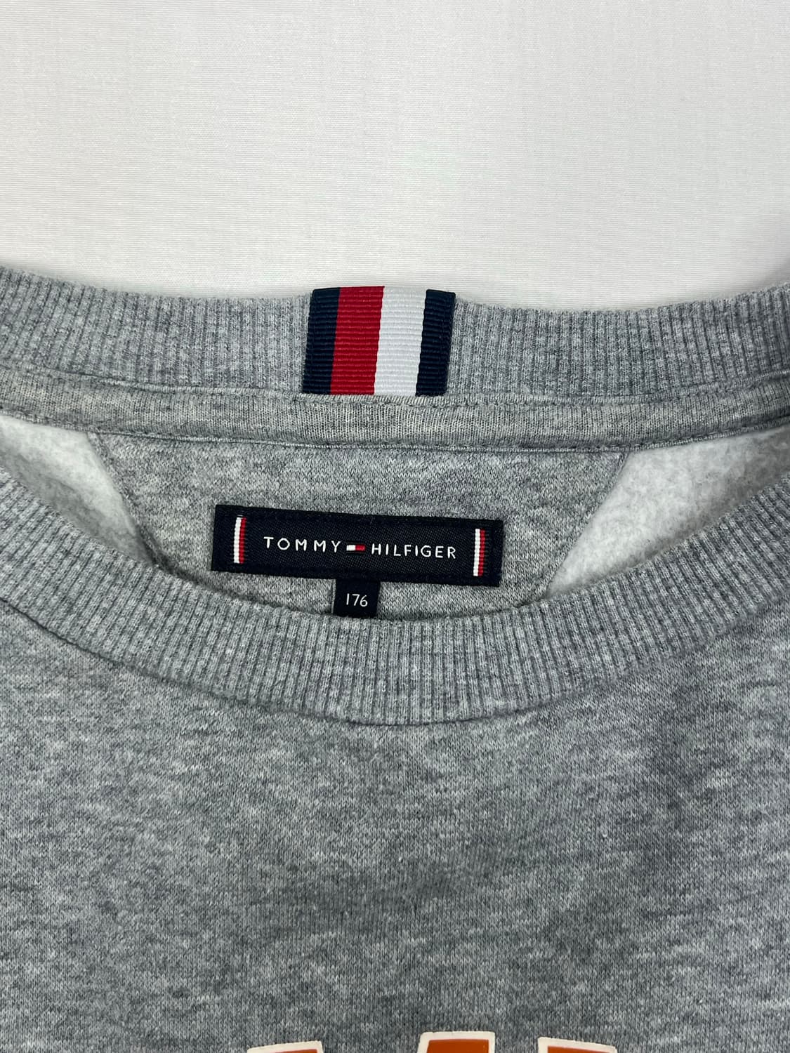 타미힐피거 그레이 맨투맨 티셔츠 상품이미지4
