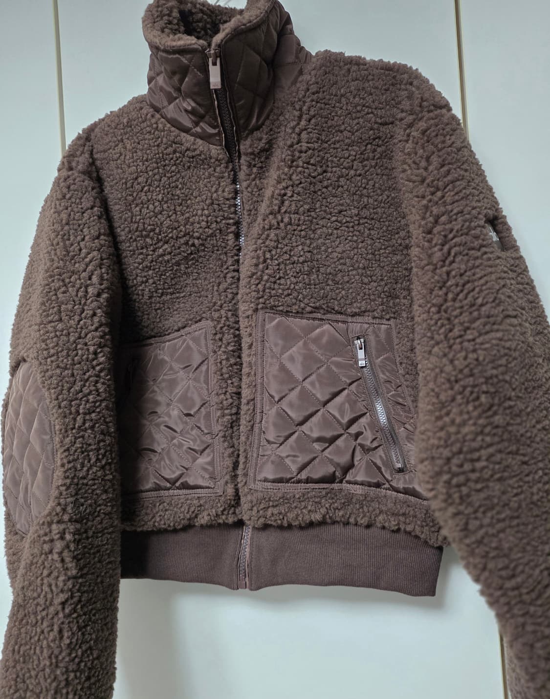 알로쉐르파브라운퀼팅배색뽀글이M 상품이미지1