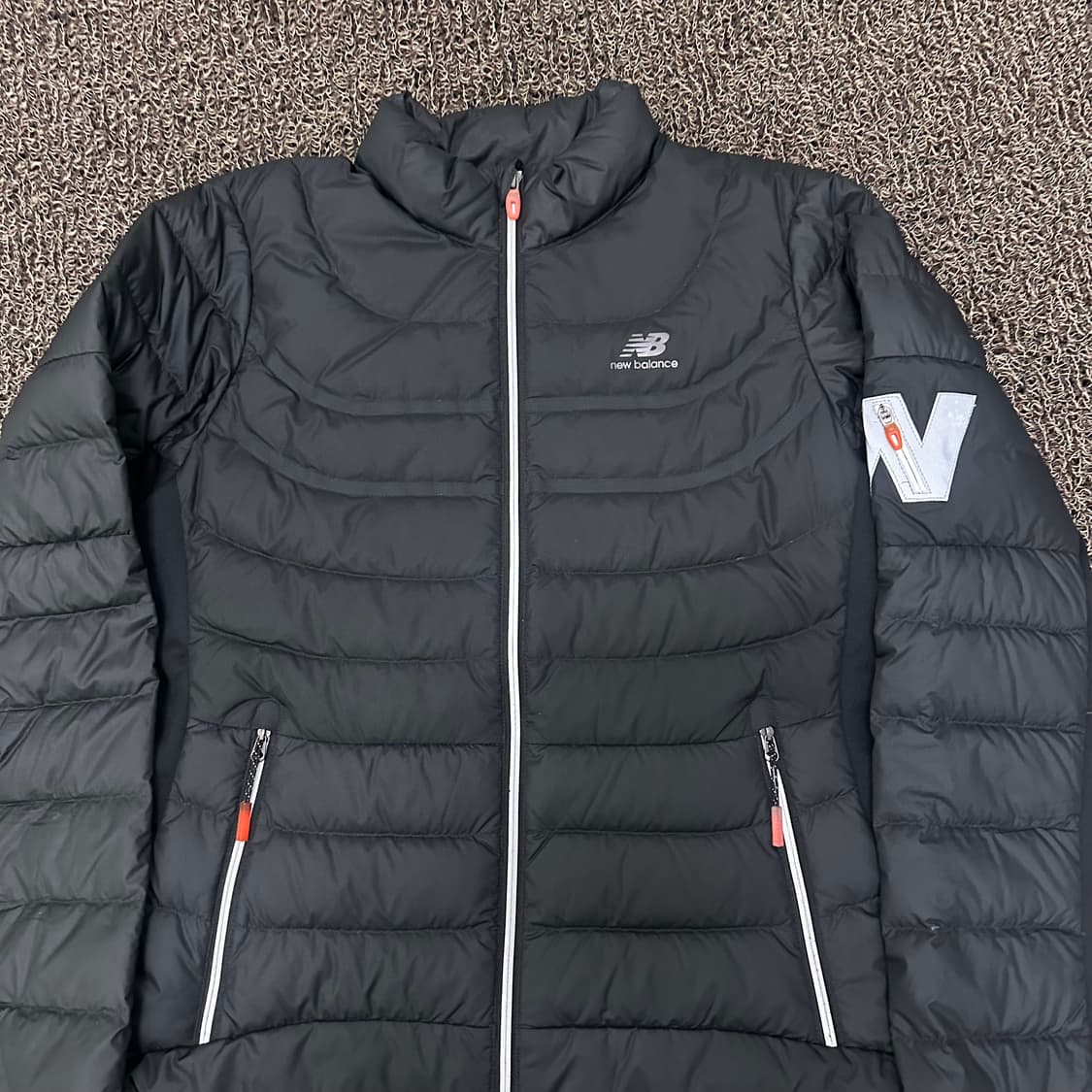 뉴발란스 여성 구스다운 경량 패딩 블랙 90(M) 상품이미지2