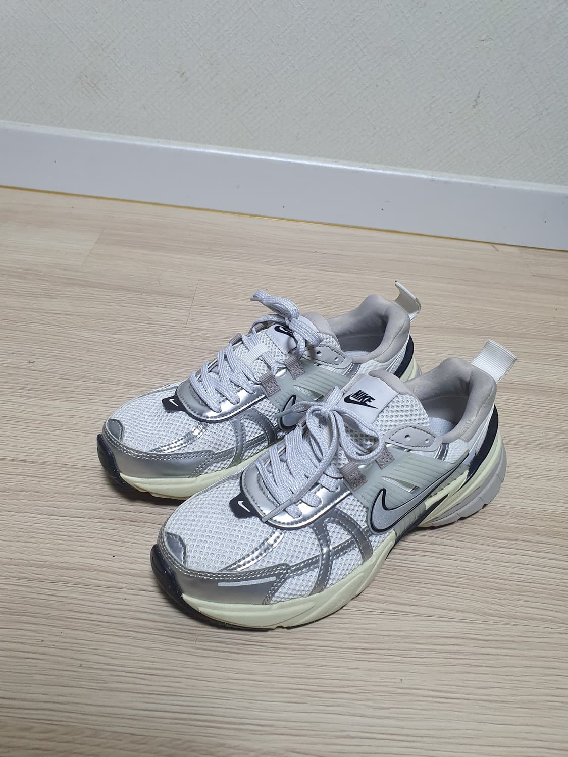 나이키 v2k 런 운동화 240 상품이미지3