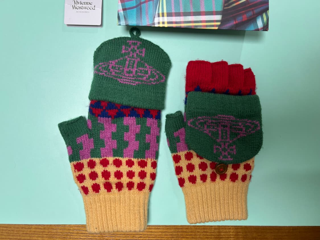 비비안웨스트우드 24FW 울 핑거리스 후드 장갑 4컬러 상품이미지3