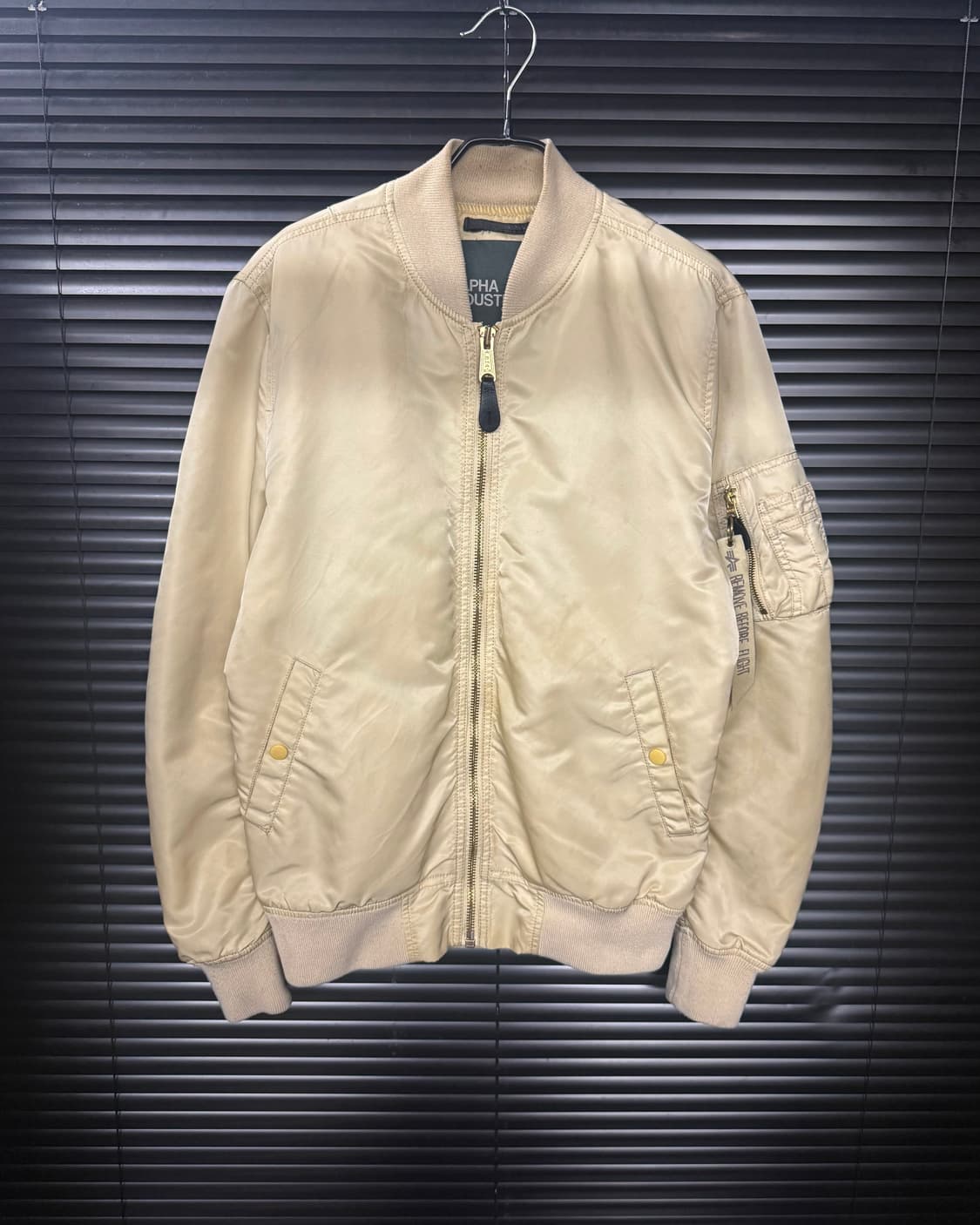 알파인더스트리 베이지 아이보리 항공 점퍼 ma1 M 95 봄버 블루종 상품이미지2