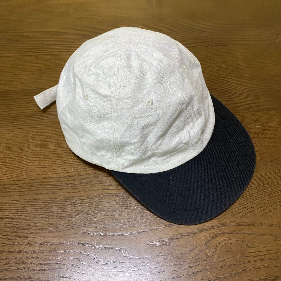 언유즈드 화이트/블랙 배색 볼캡 모자 상품이미지2