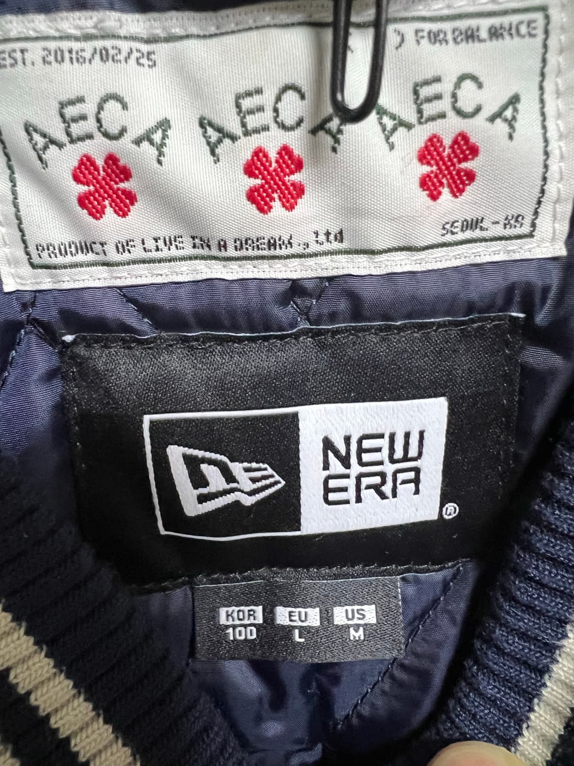 뉴에라 에이카 화이트 바시티 자켓 팝니다 상품이미지2