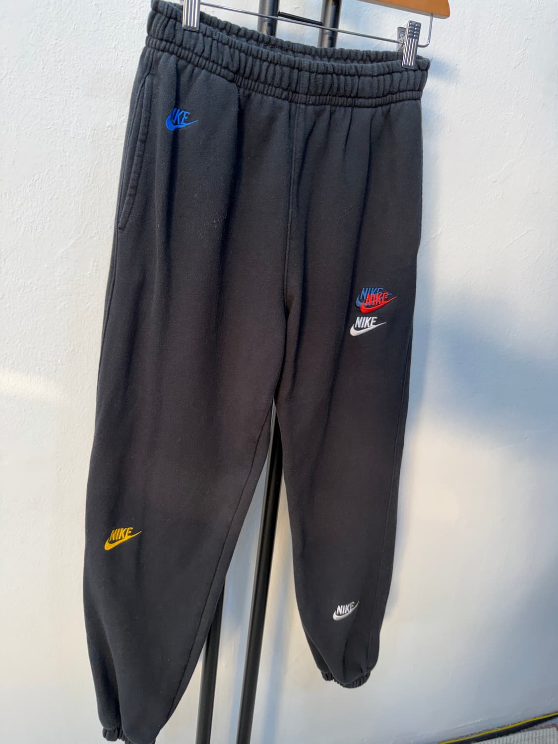 정품) 나이키 블랙 컬러 자수 로고 스웻팬츠 M 상품이미지2
