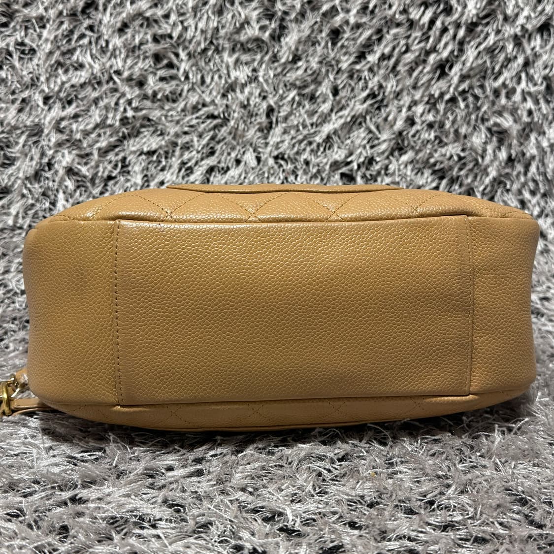 샤넬 캐비어 하프문 베이지 숄더백 상품이미지5