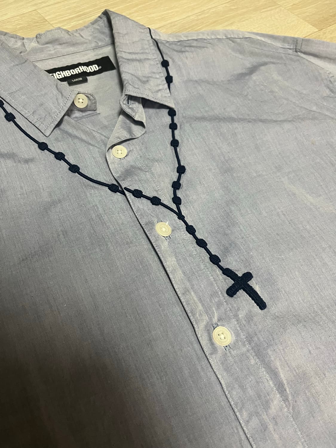 네이버후드 묵주 자수 셔츠 블루 상품이미지4
