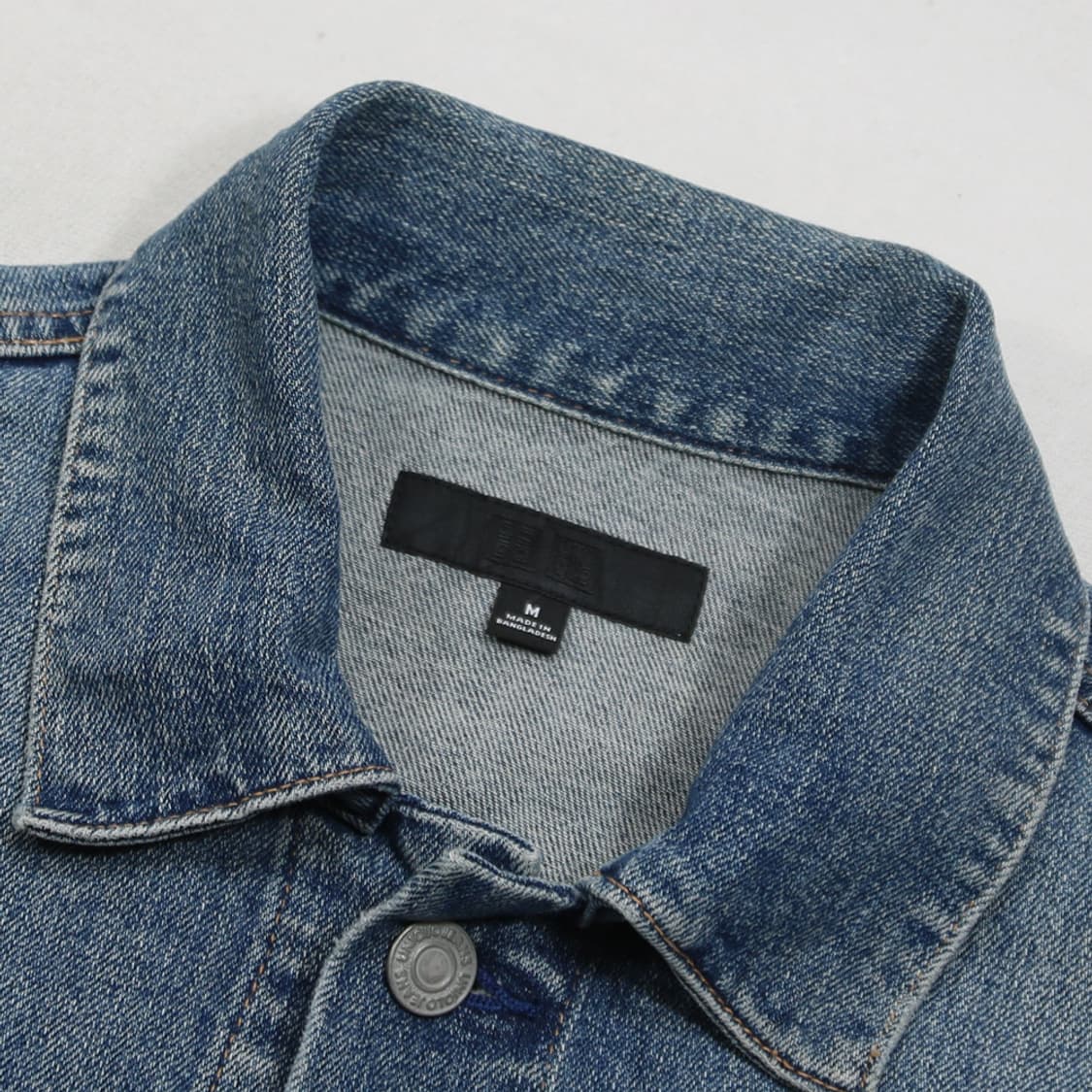 (착용컷) 유니클로 2세대 데님 트러커 자켓 (남성용 100) 상품이미지5