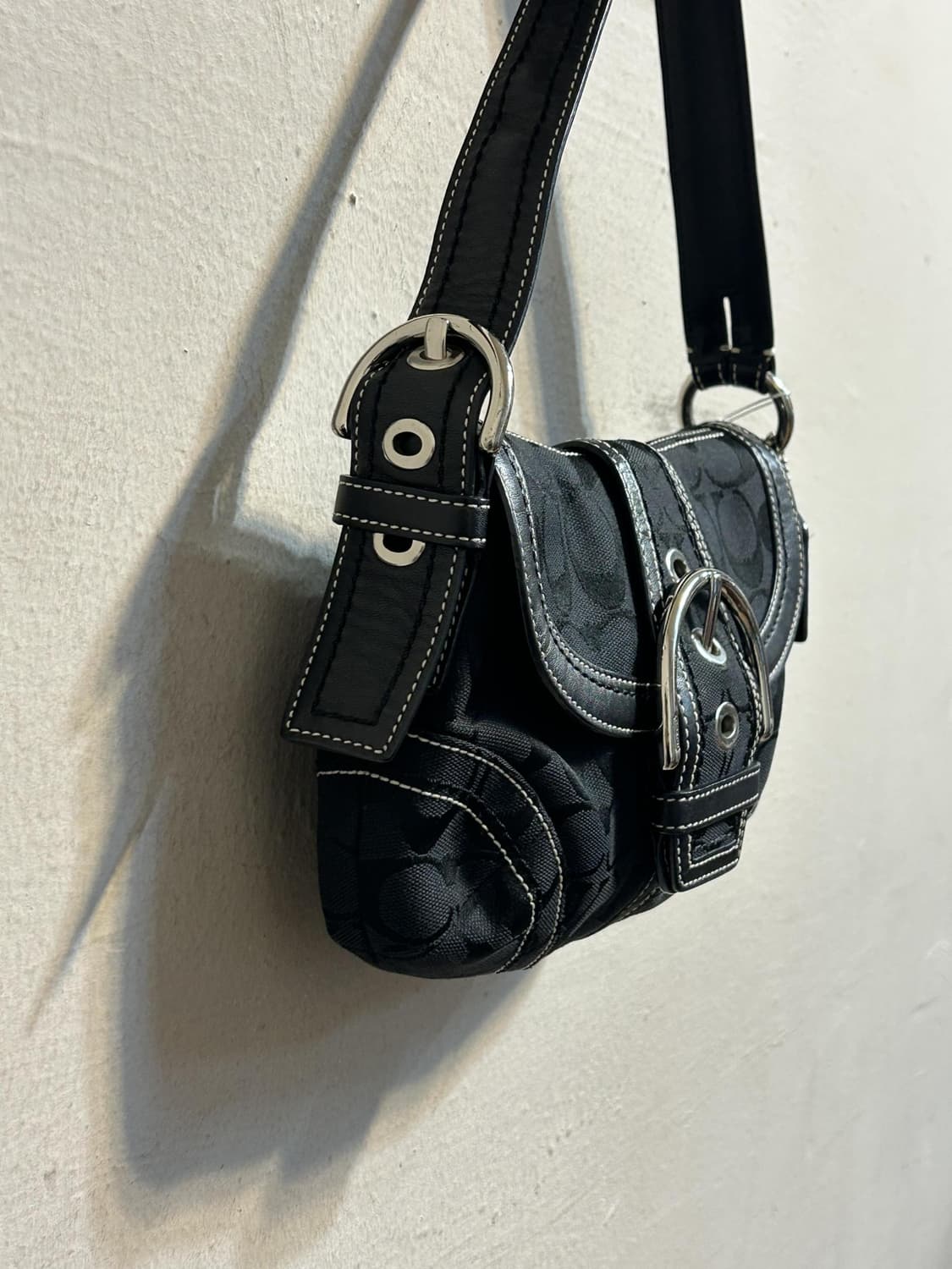 코치 시그니처 버클 숄더백 상품이미지4