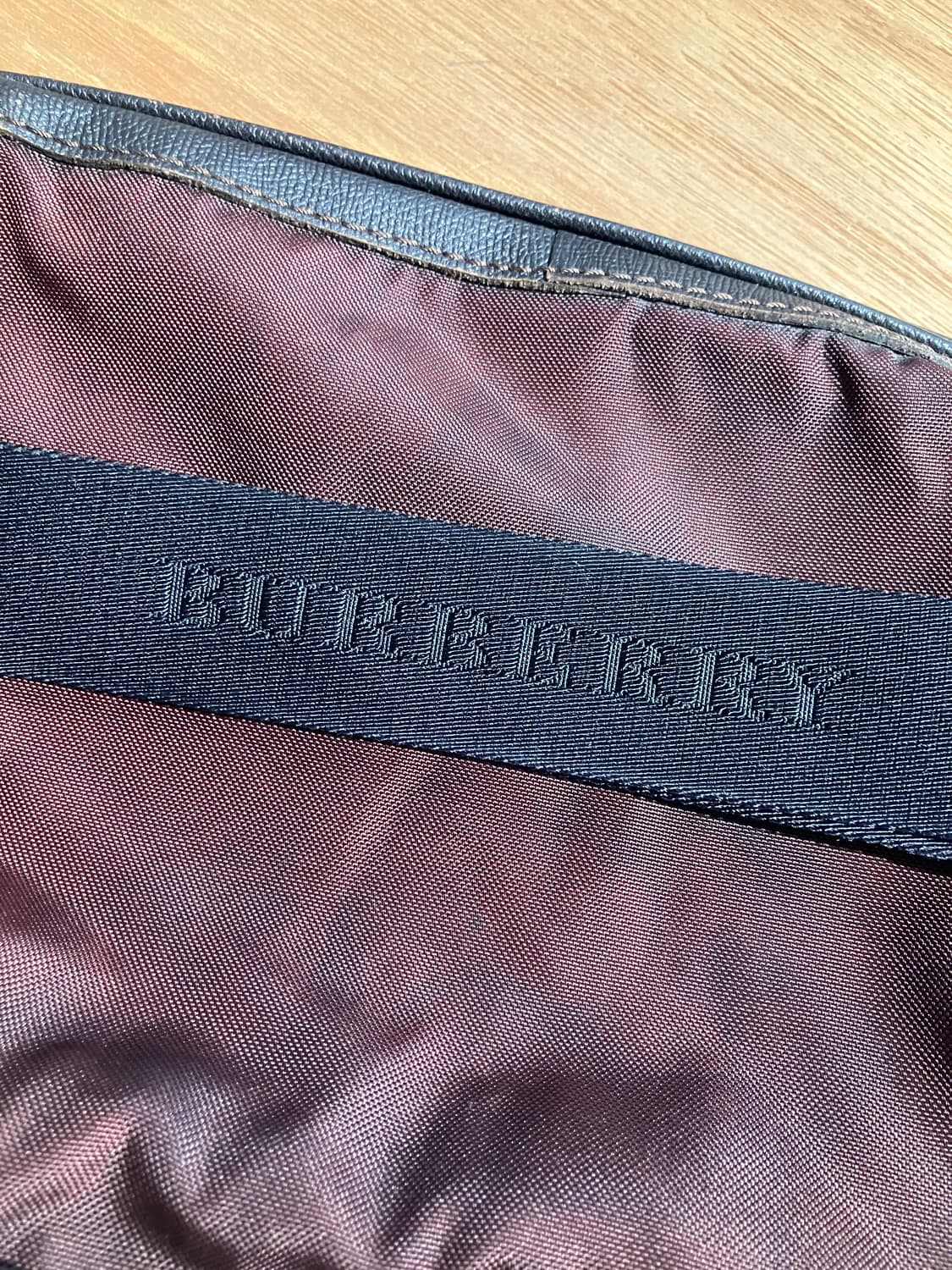 BURBERRY 나일론 레더 믹스 메신저백 상품이미지9