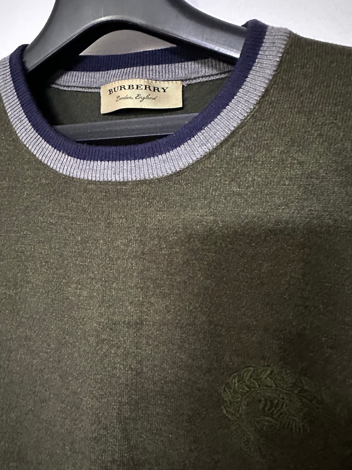 버버리 올리브색 니트 긴팔 상품이미지2