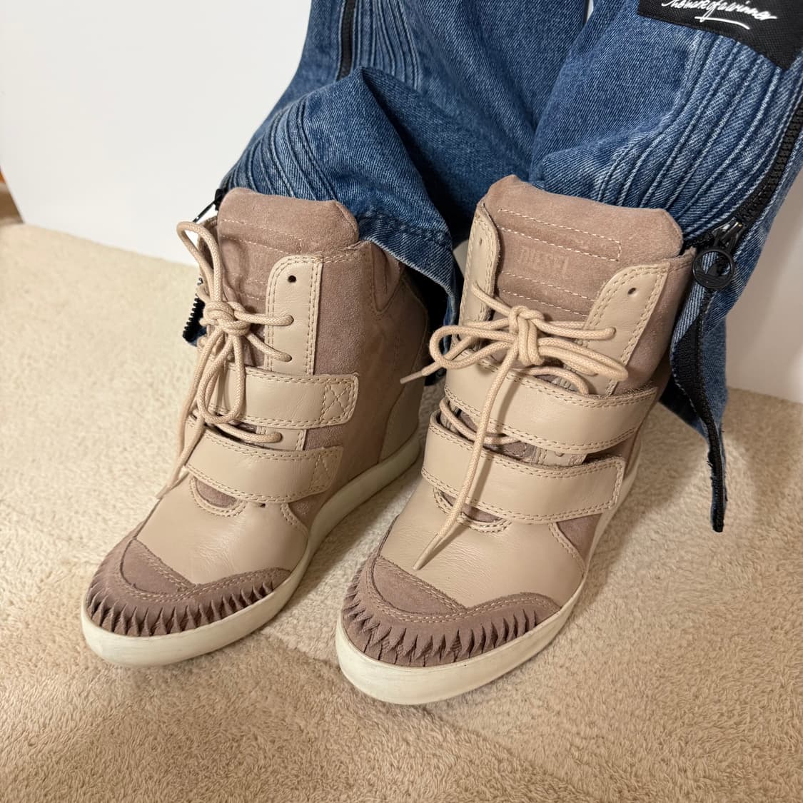 새신발✔️디젤 하이탑 웨지 스니커즈 에토프색 37 240🤎 상품이미지2