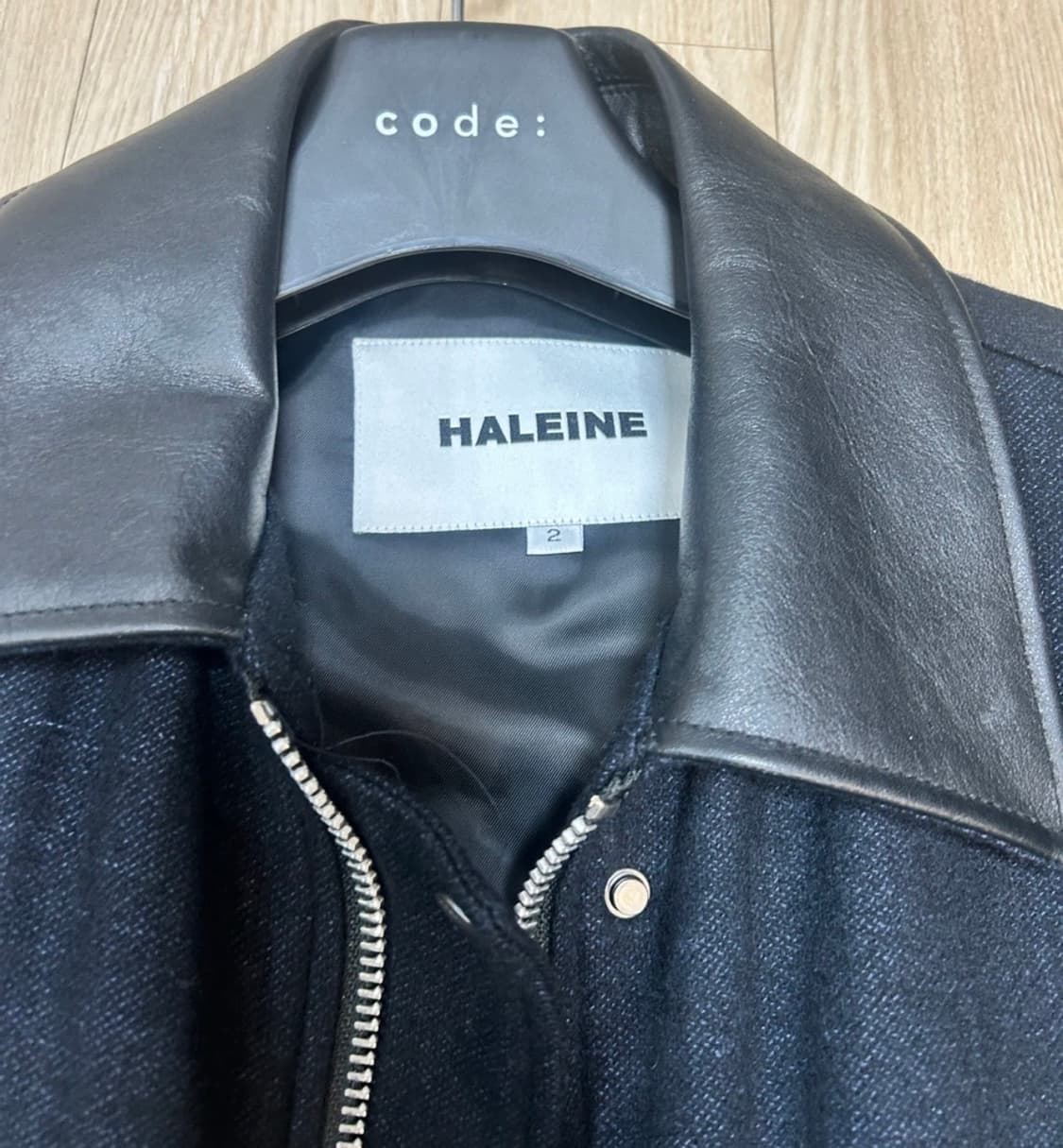 착샷 o) 알렌느 울 워크 자켓 네이비 2사이즈 상품이미지3