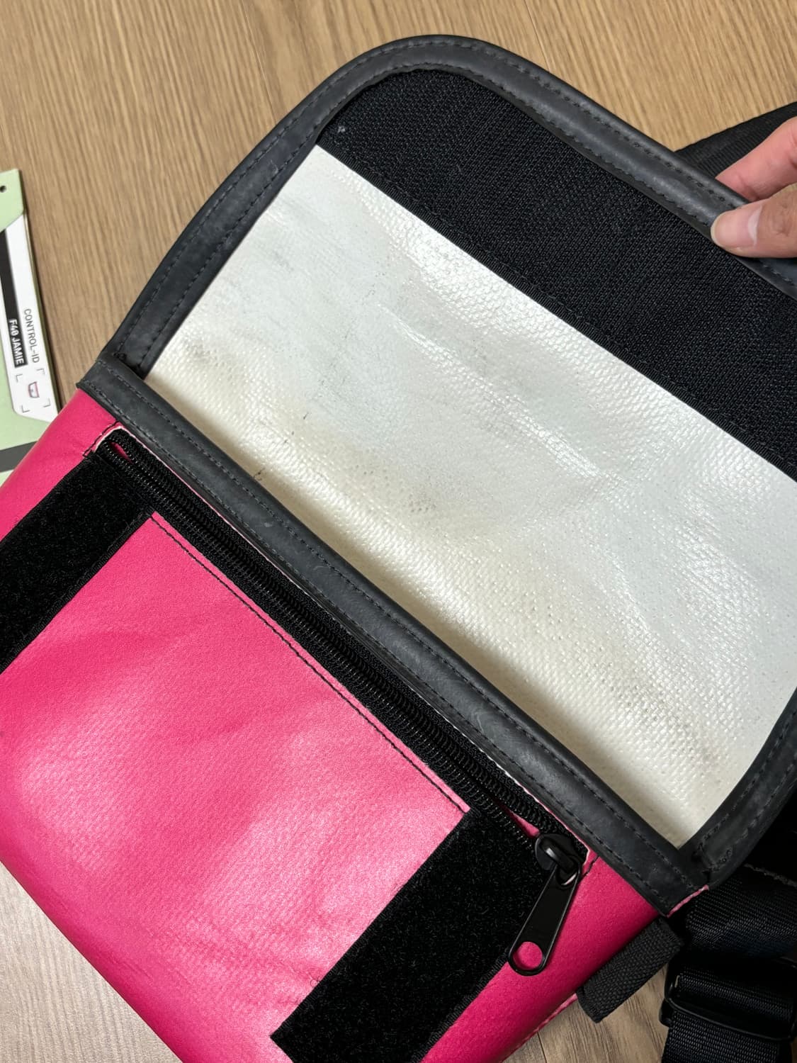 프라이탁 핑크 화이트 크로스백(제이미) 상품이미지3