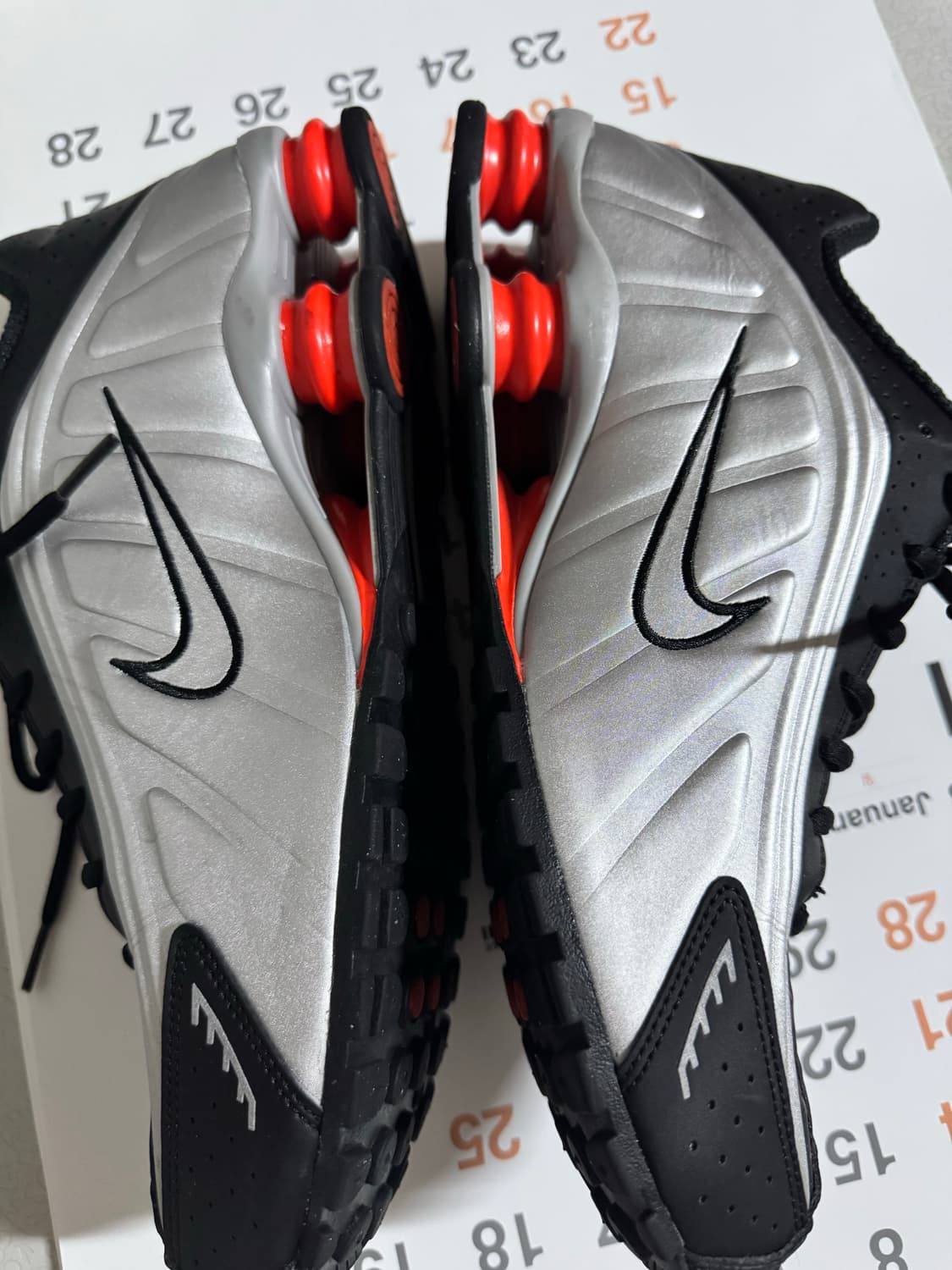 나이키샥스r4메탈릭실버 290 상품이미지3