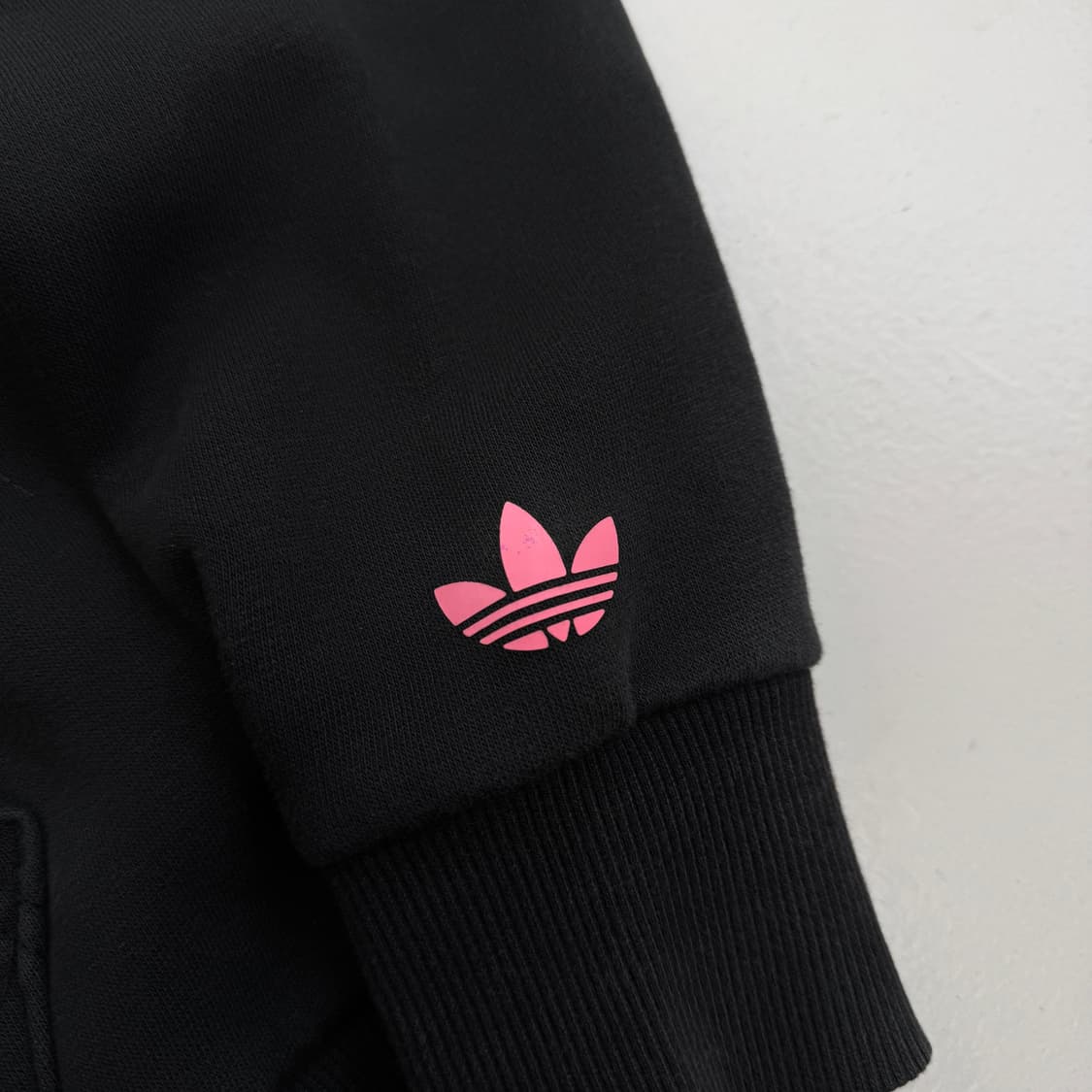 아디다스 X 마크곤잘레스 후드티 블랙 상품이미지4